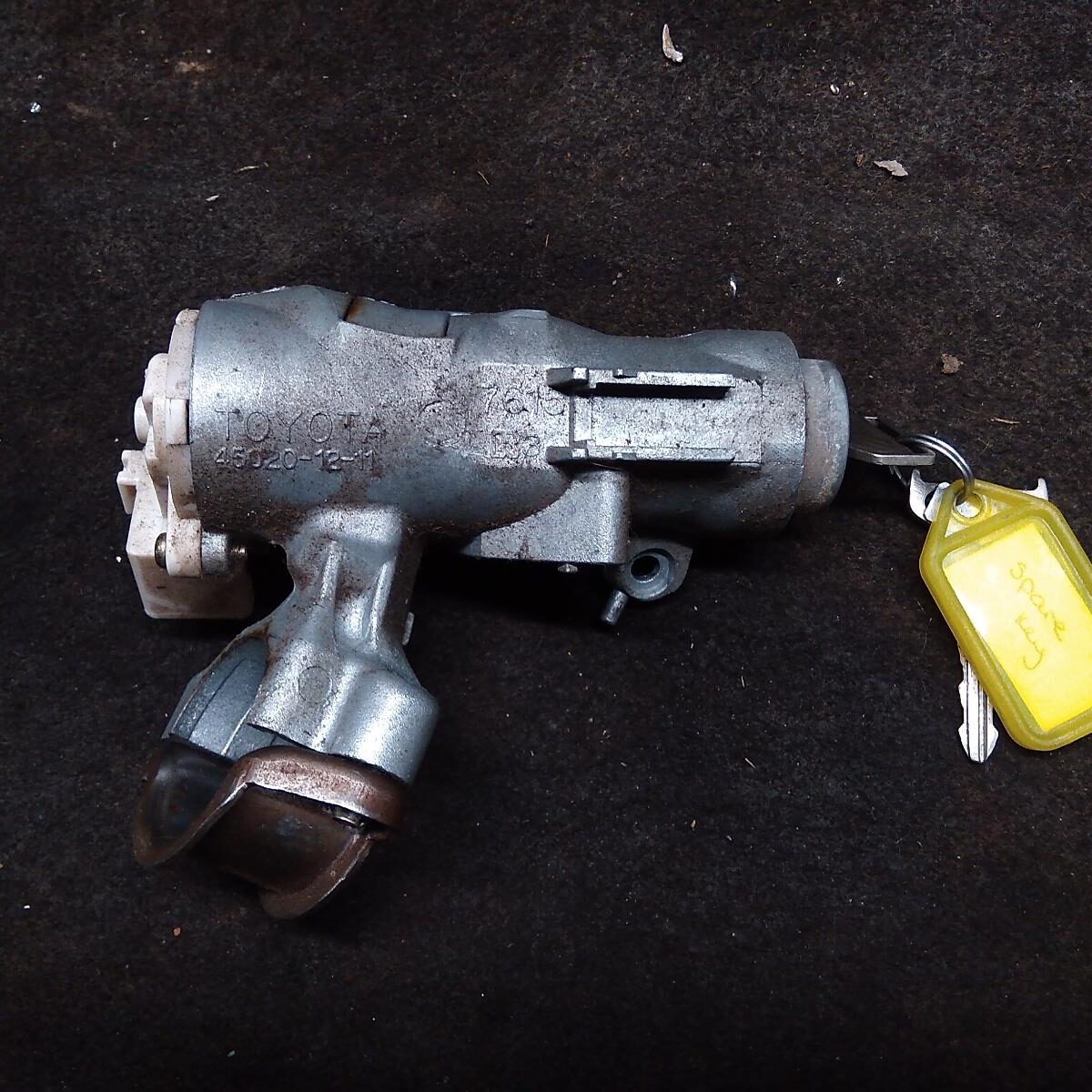 2002 TOYOTA HILUX IGNITION W/ KEY