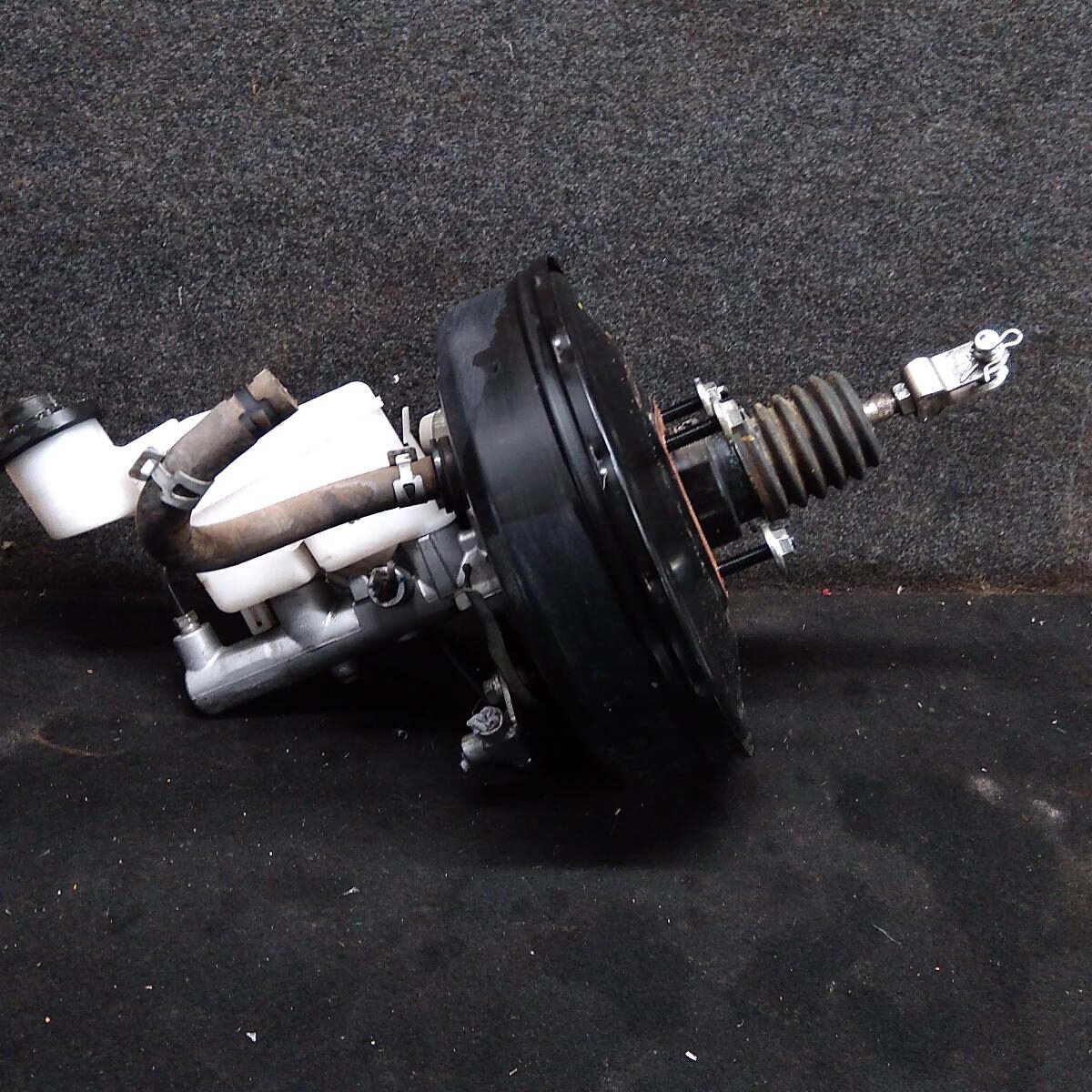 2012 TOYOTA HILUX BRAKE BOOSTER