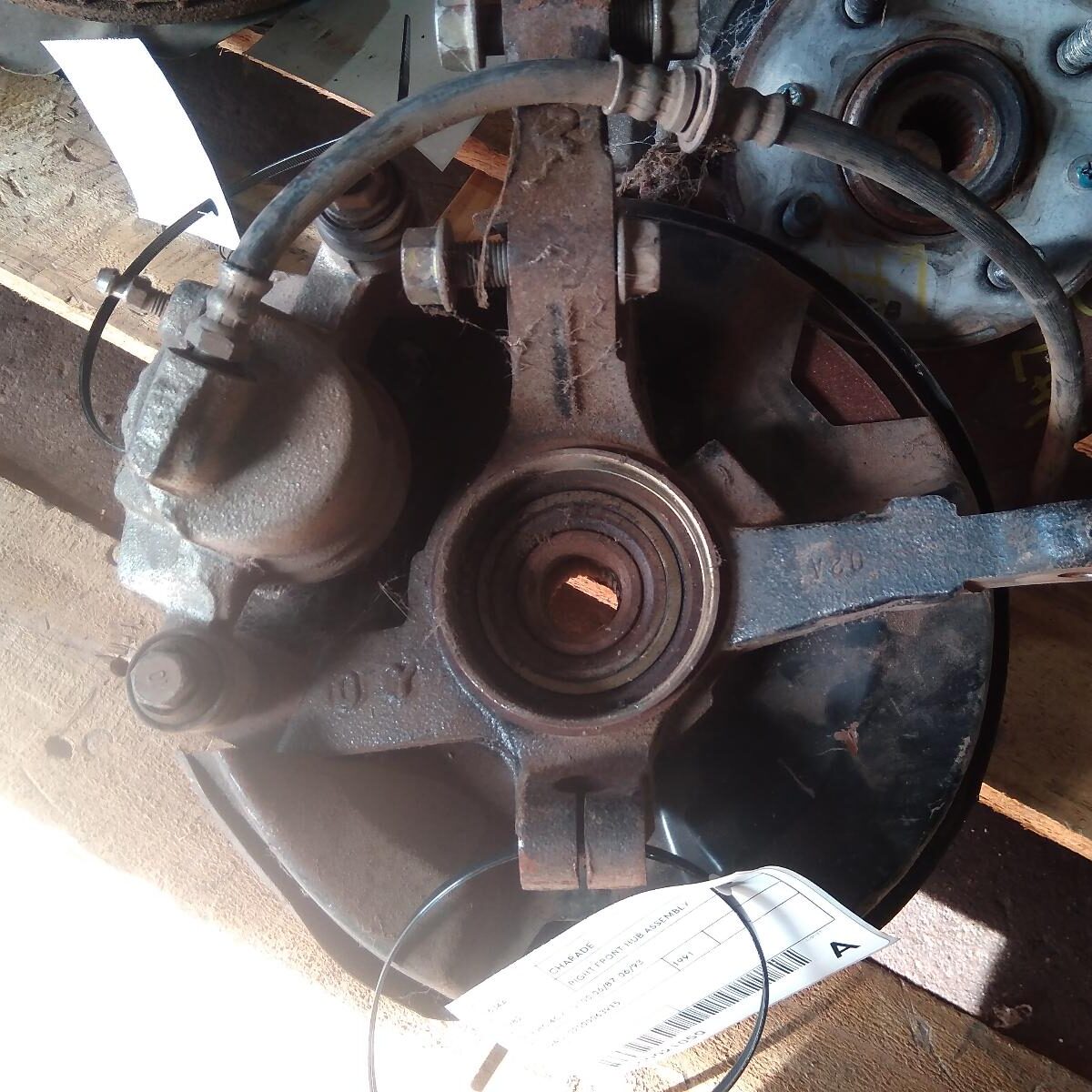 1991 DAIHATSU CHARADE RIGHT FRONT HUB ASSEMBLY