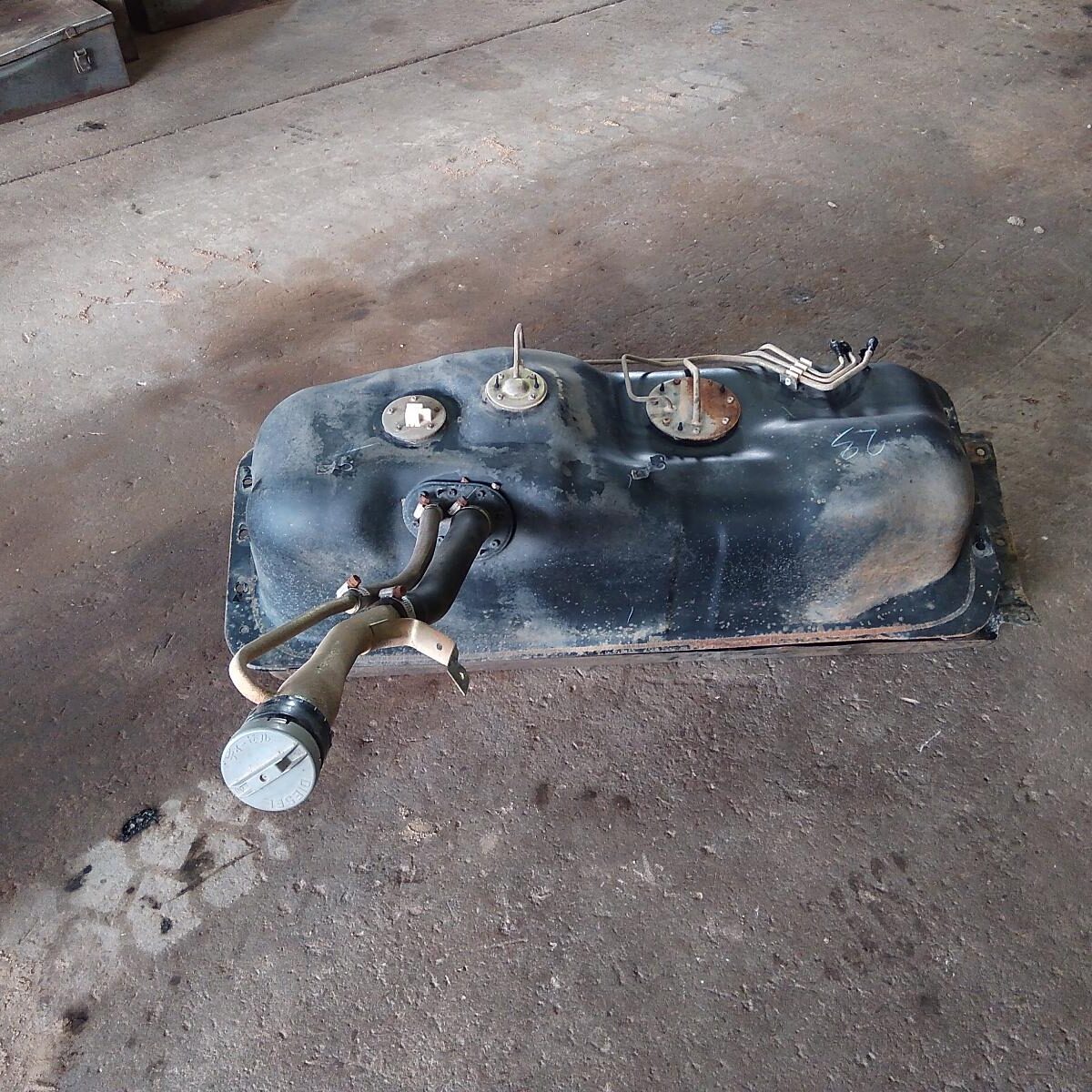 2001 TOYOTA HILUX FUEL TANK