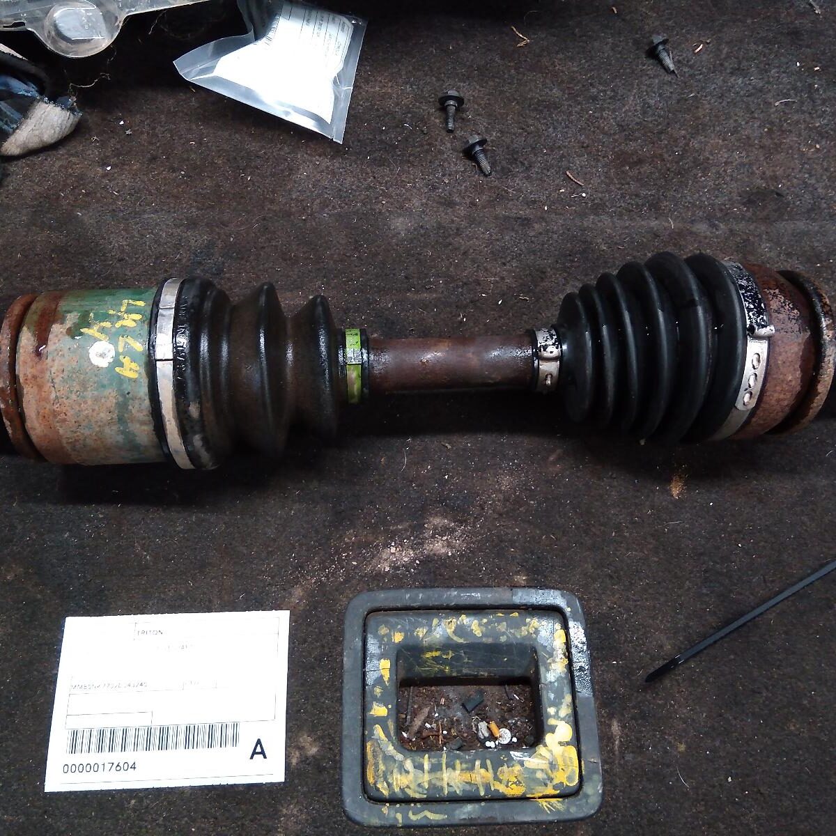 2002 MITSUBISHI TRITON LEFT DRIVESHAFT