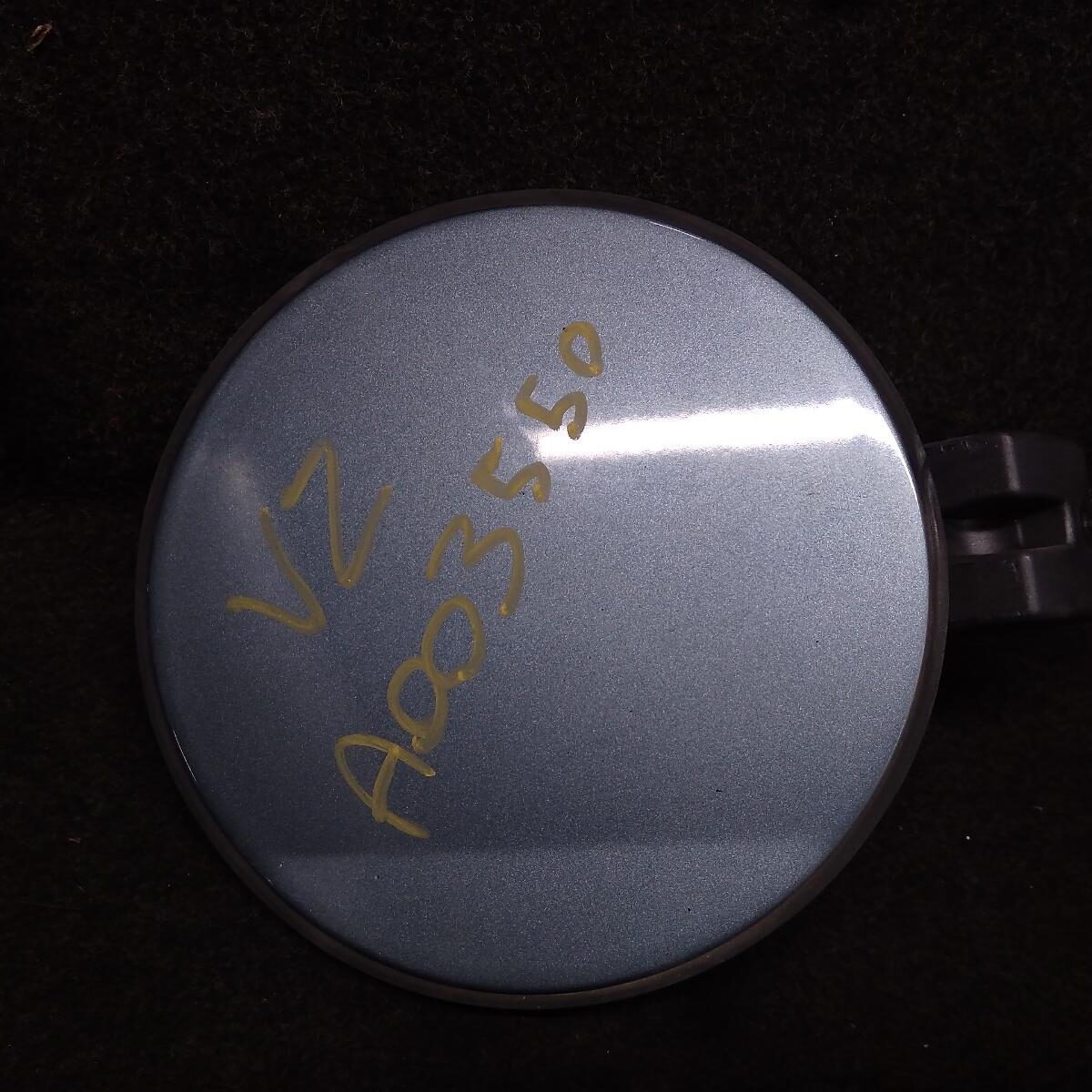 2005 HOLDEN COMMODORE FUEL DOOR / FILLER