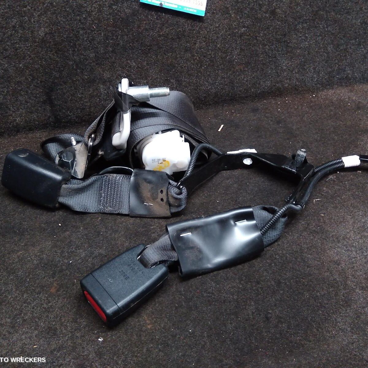 2017 TOYOTA HILUX Seatbelt/Stalk