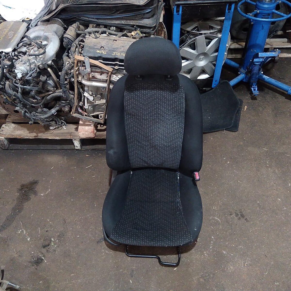 2006 HOLDEN COMMODORE Front Seat
