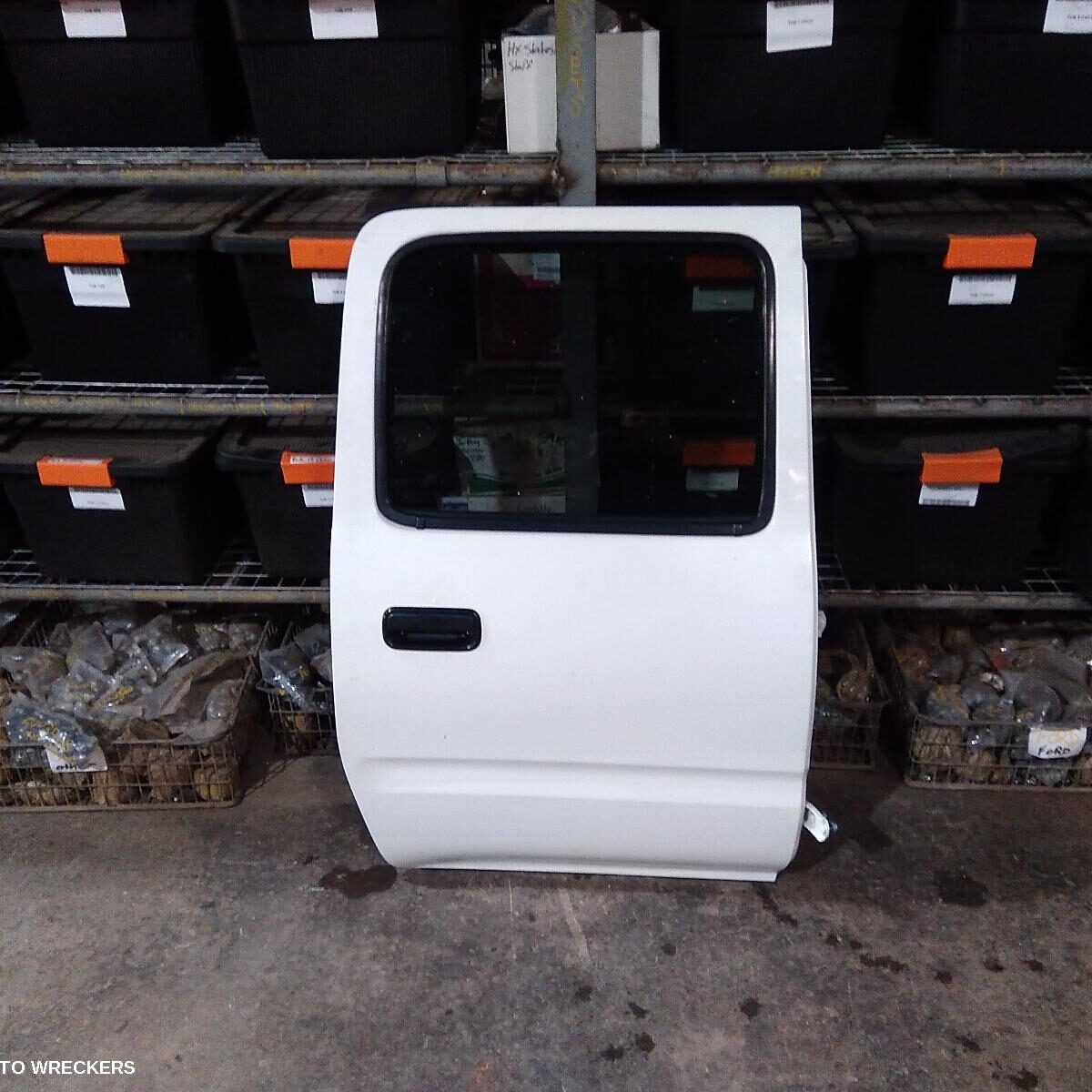 1999 TOYOTA HILUX RIGHT_REAR_DOOR_SLIDING