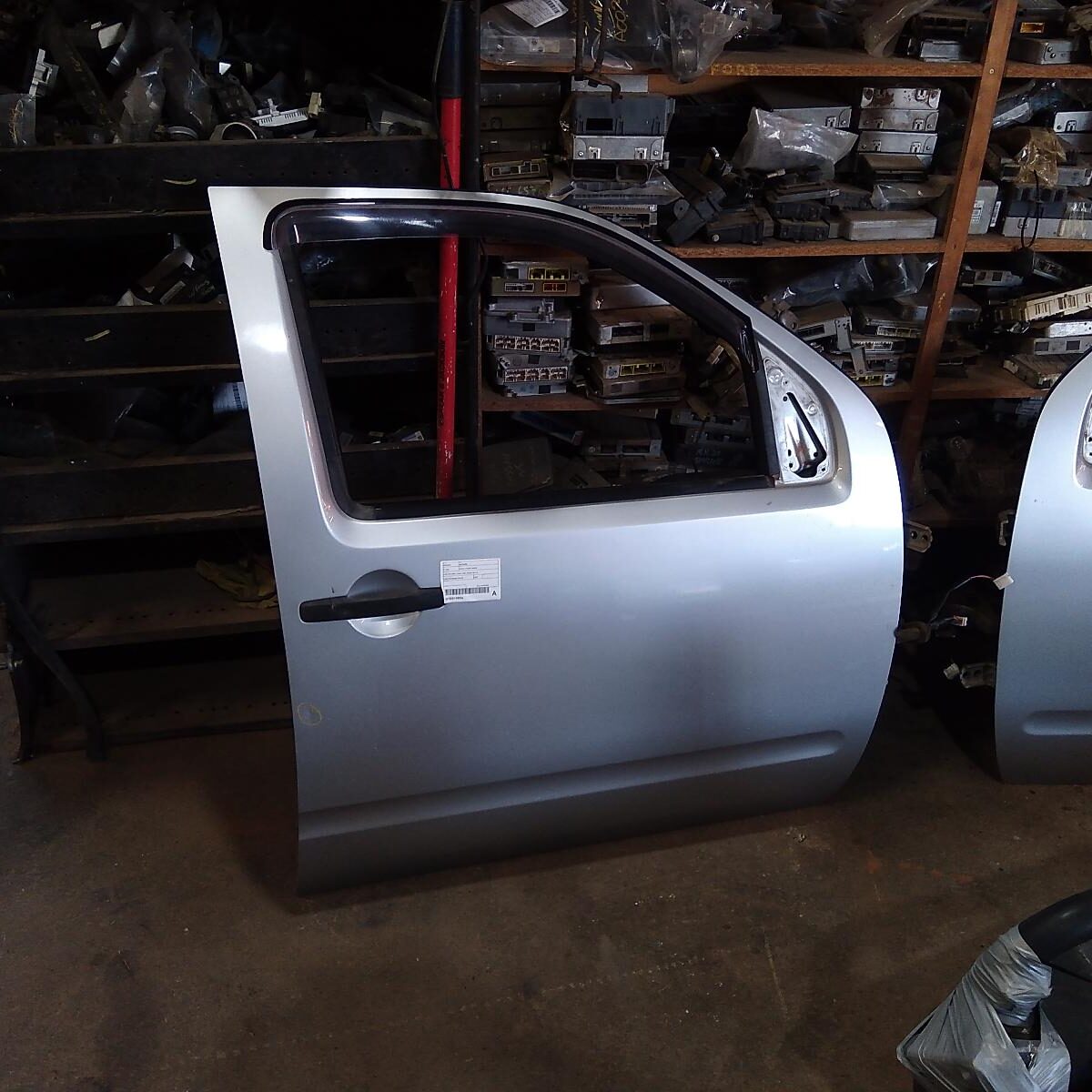 2007 NISSAN NAVARA RIGHT FRONT DOOR