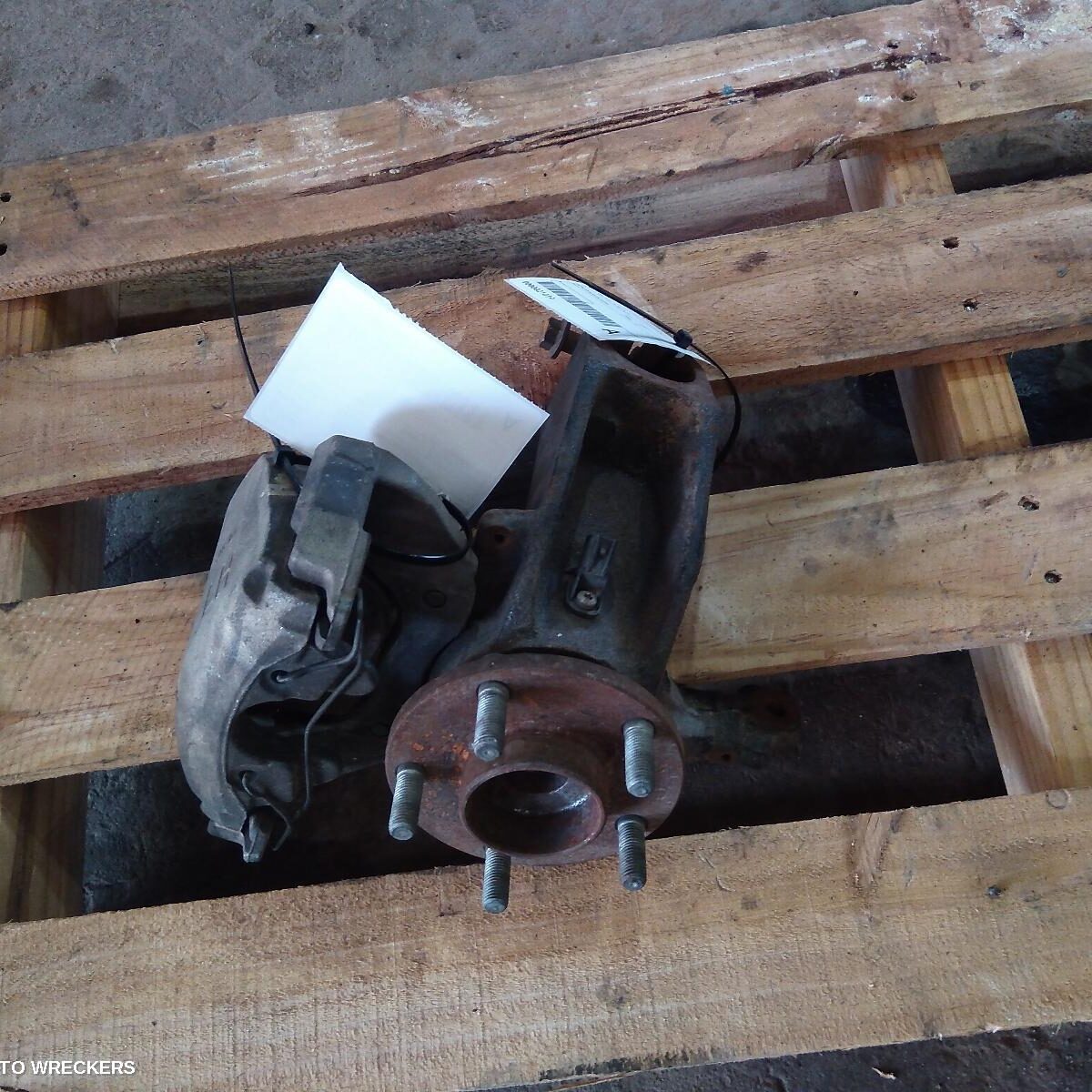 2006 FORD FOCUS Left Front Hub Assembly