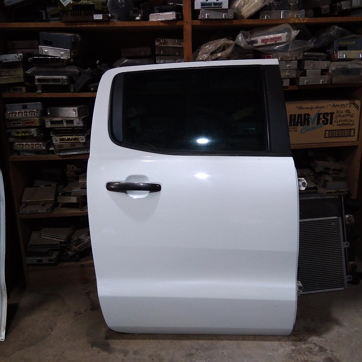 2018 FORD RANGER RIGHT REAR DOOR SLIDING