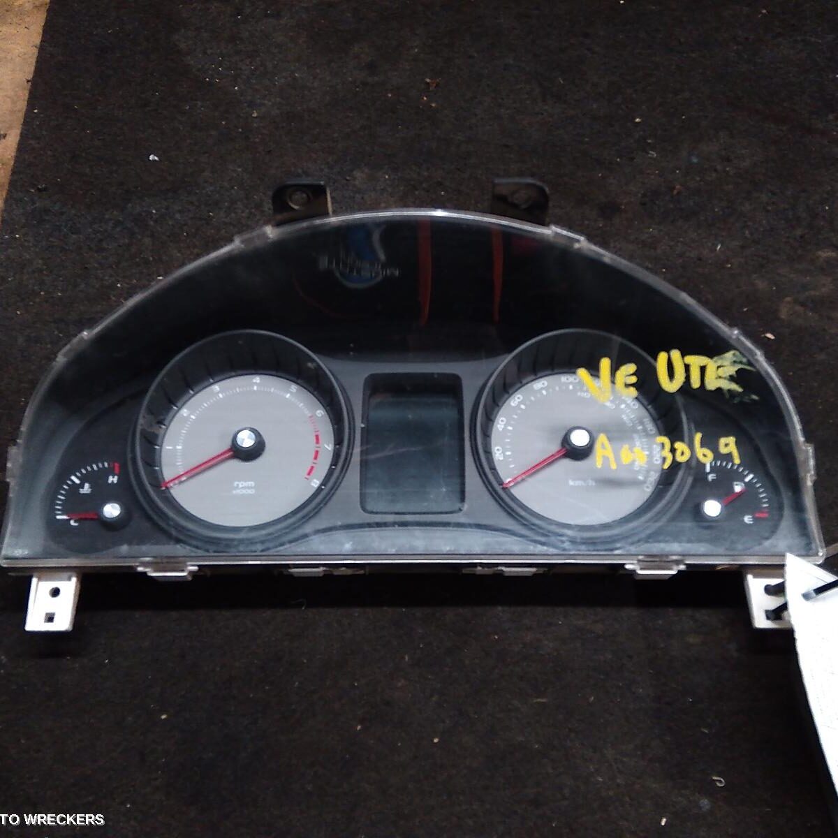 2008 HOLDEN COMMODORE Instrument Cluster
