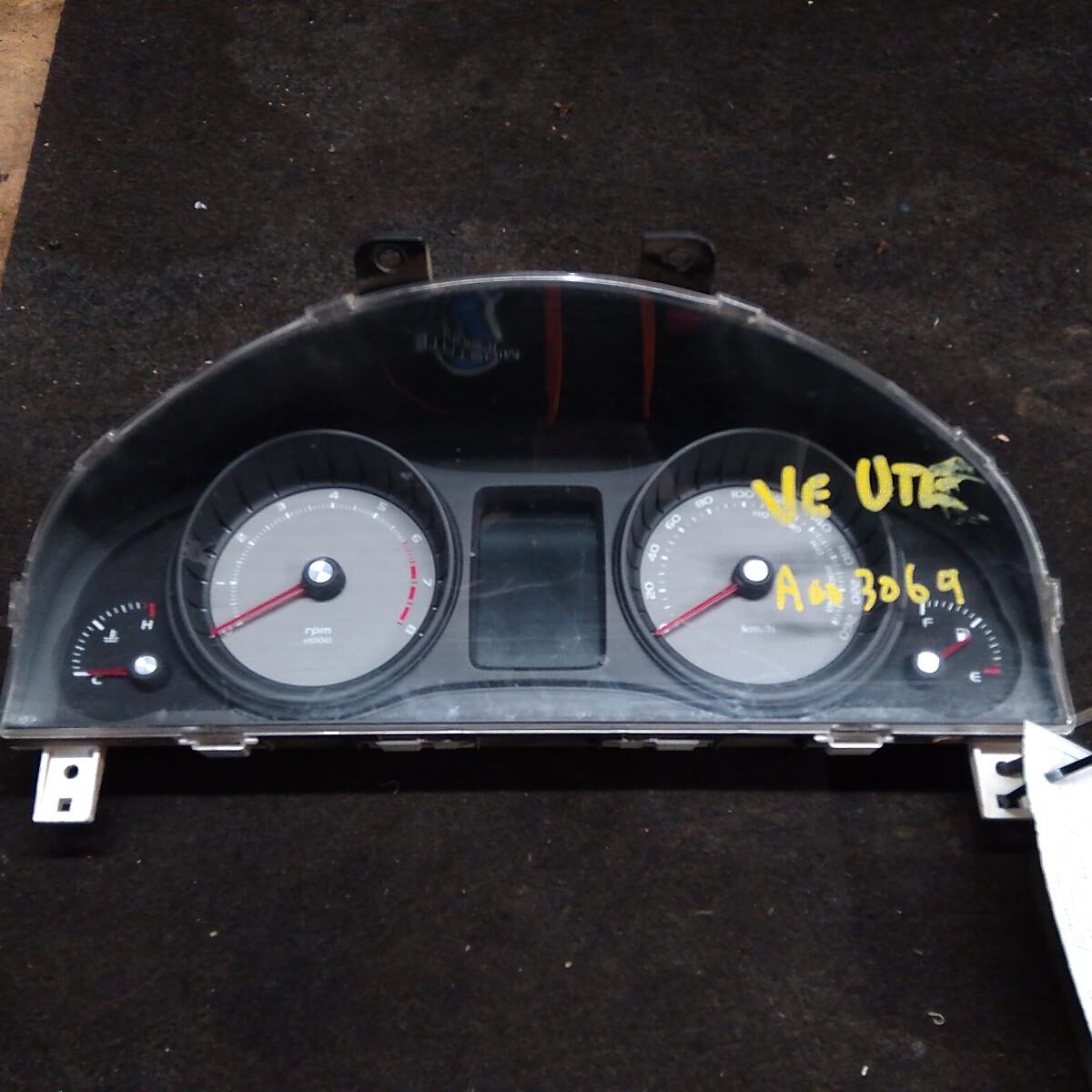 2008 HOLDEN COMMODORE INSTRUMENT CLUSTER