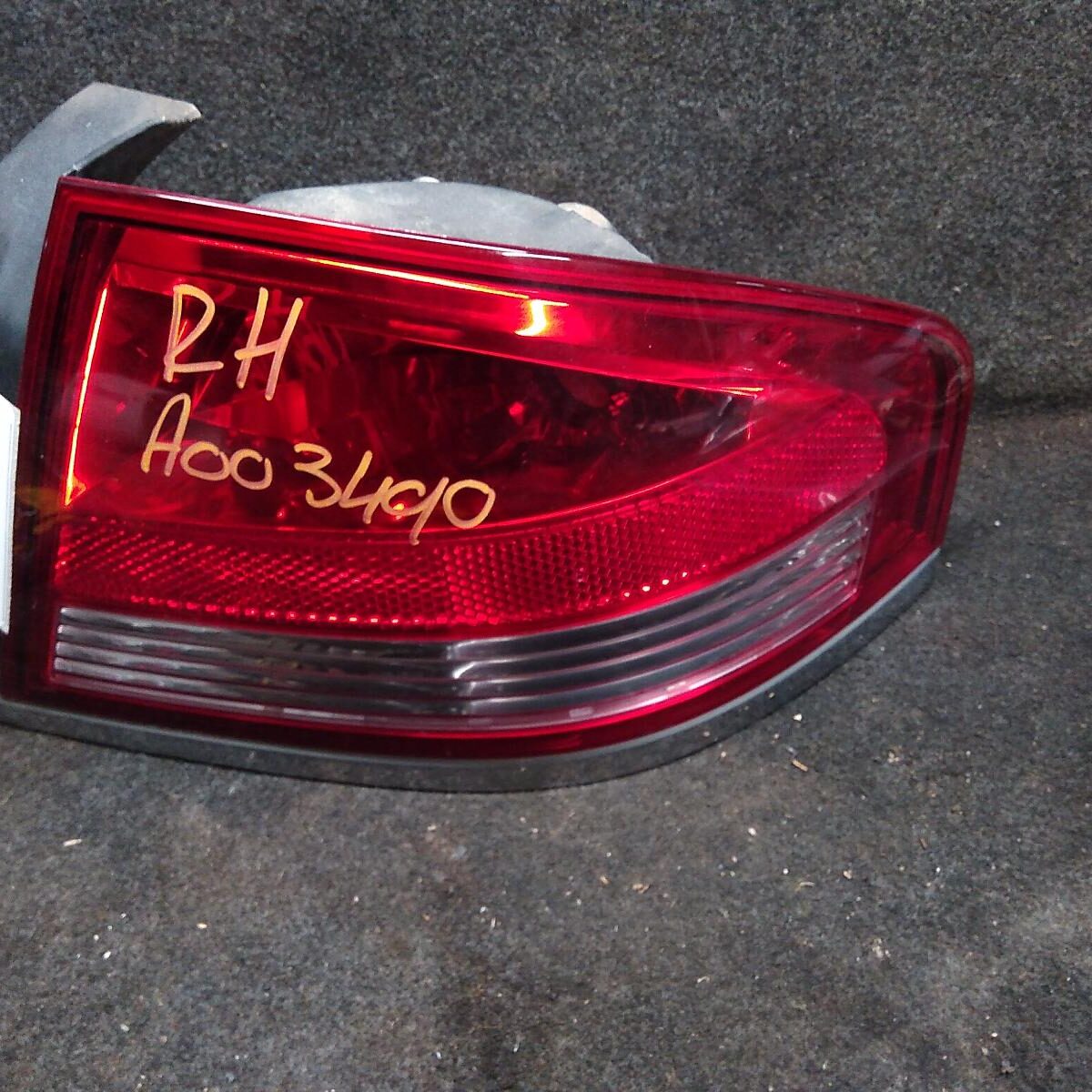 2006 FORD FALCON RIGHT TAILLIGHT