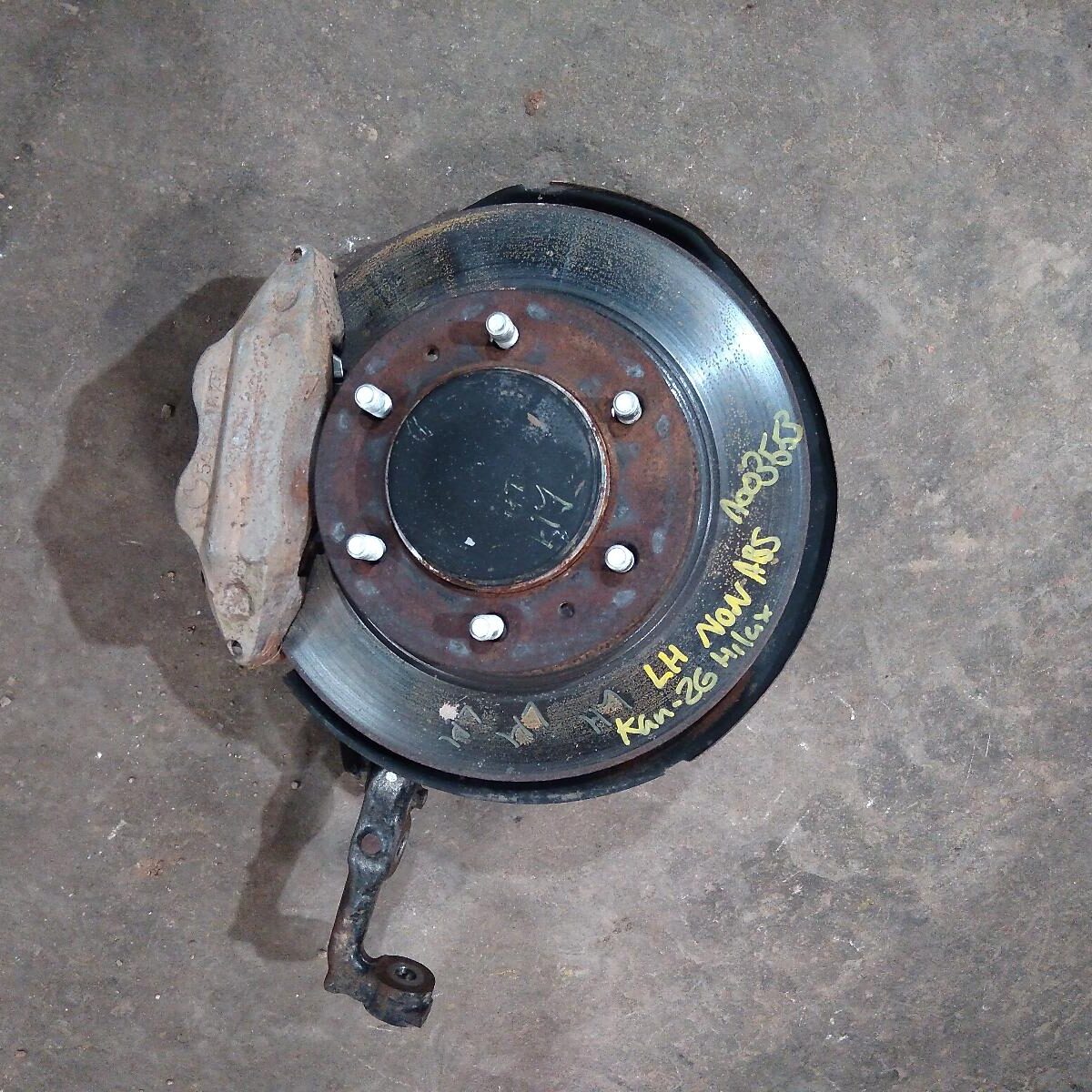 2011 TOYOTA HILUX Left Front Hub Assembly