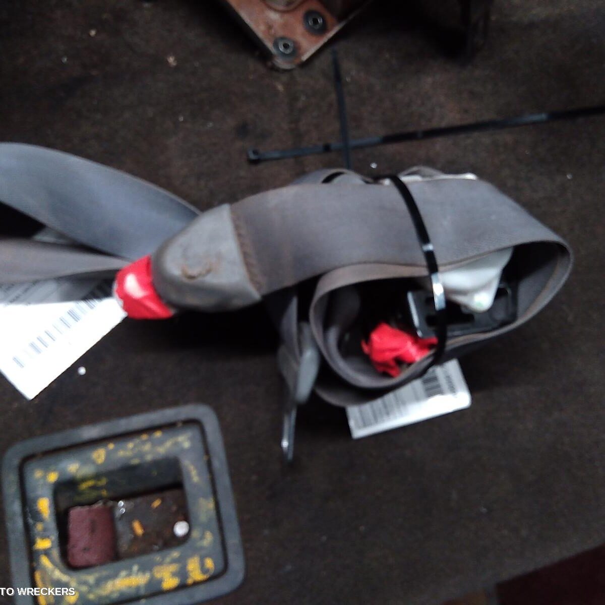 1999 TOYOTA LANDCRUISER Seatbelt/Stalk