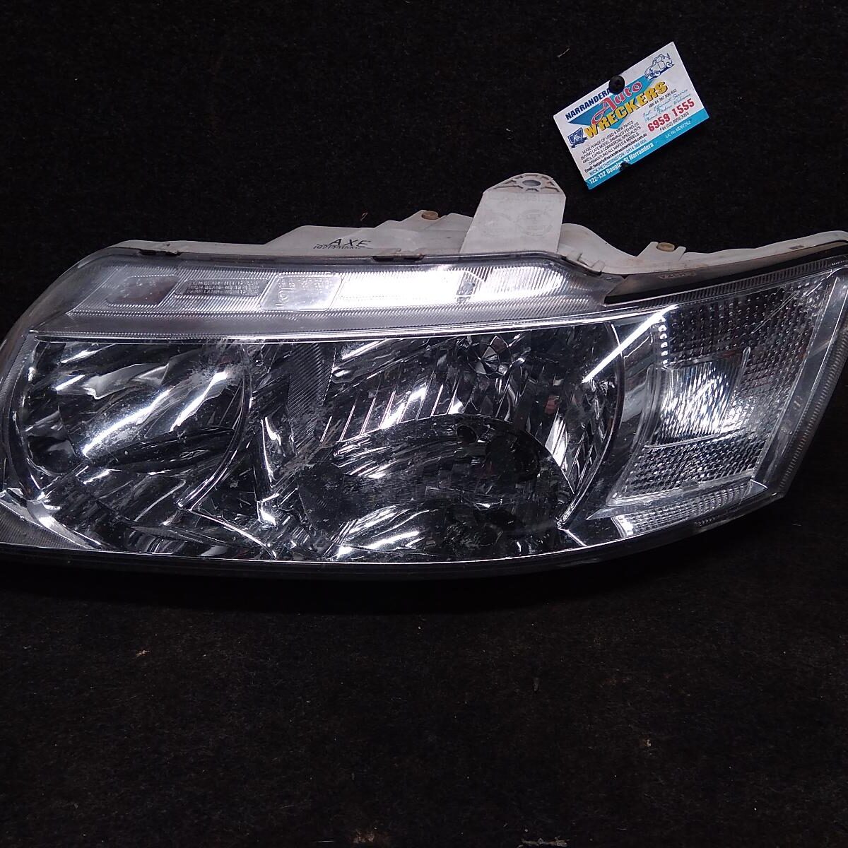 2005 HOLDEN COMMODORE LEFT HEADLAMP