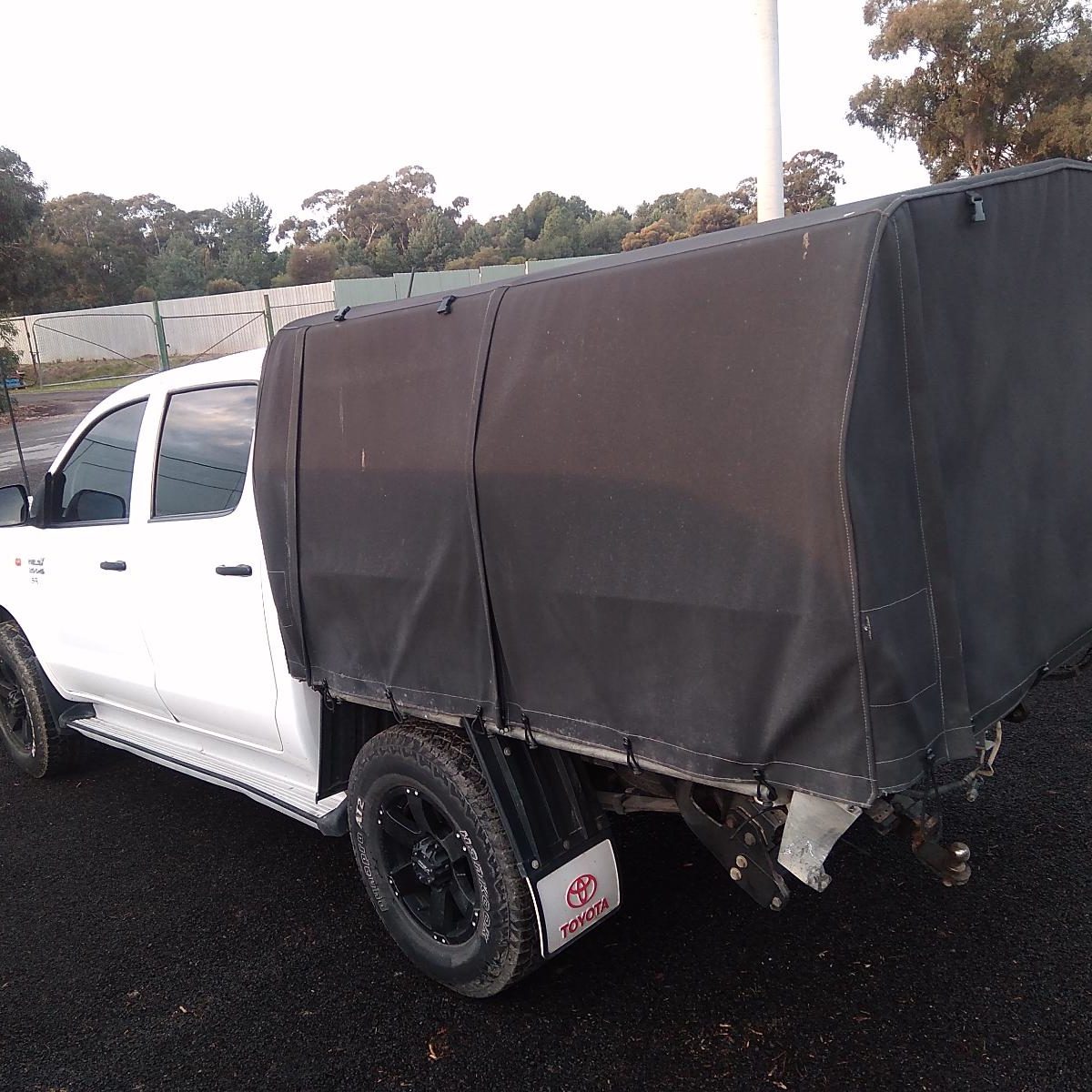 2014 TOYOTA HILUX CLOCK