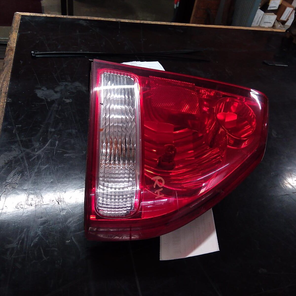 2003 MITSUBISHI VERADA RIGHT TAILLIGHT