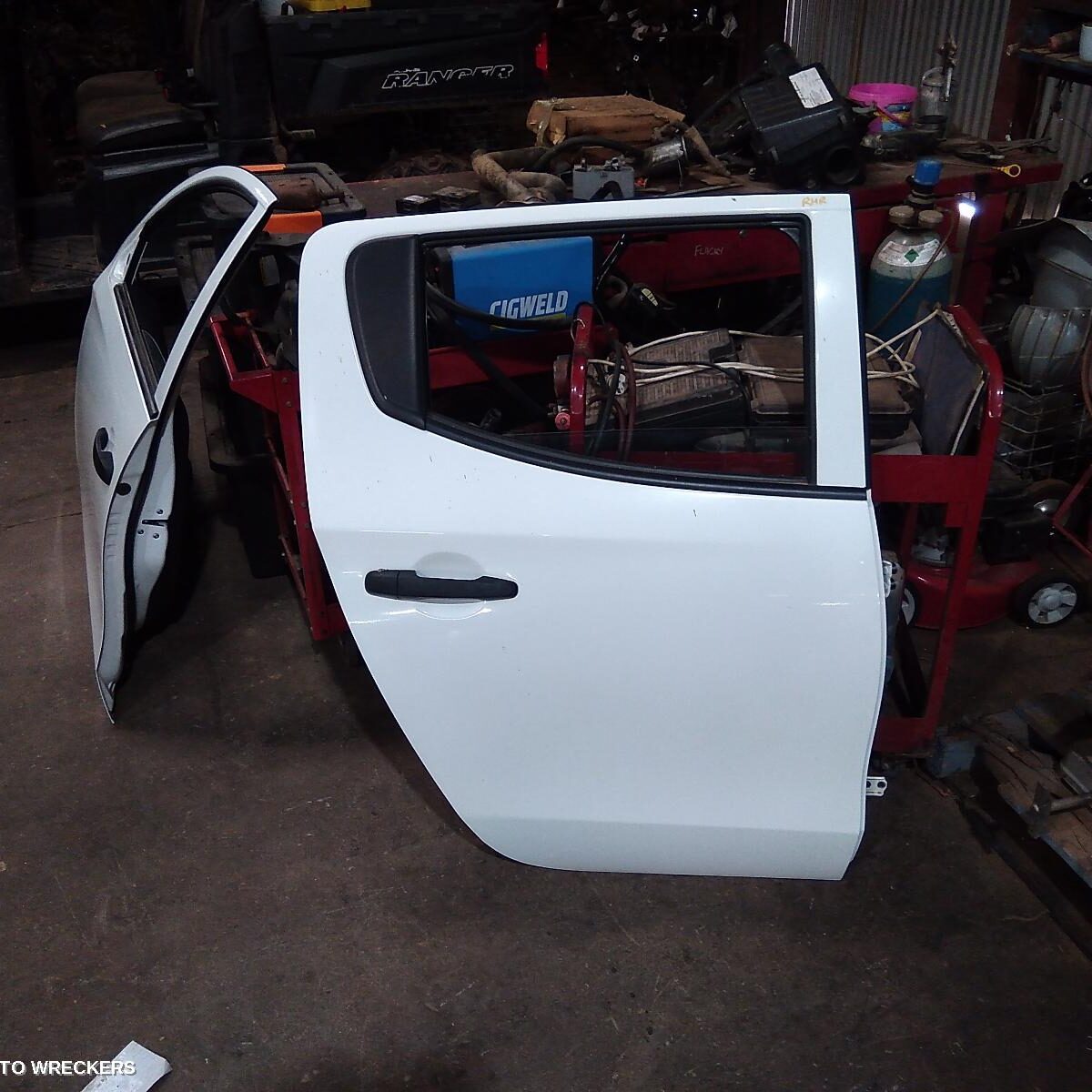 2018 MITSUBISHI TRITON RIGHT_REAR_DOOR_SLIDING