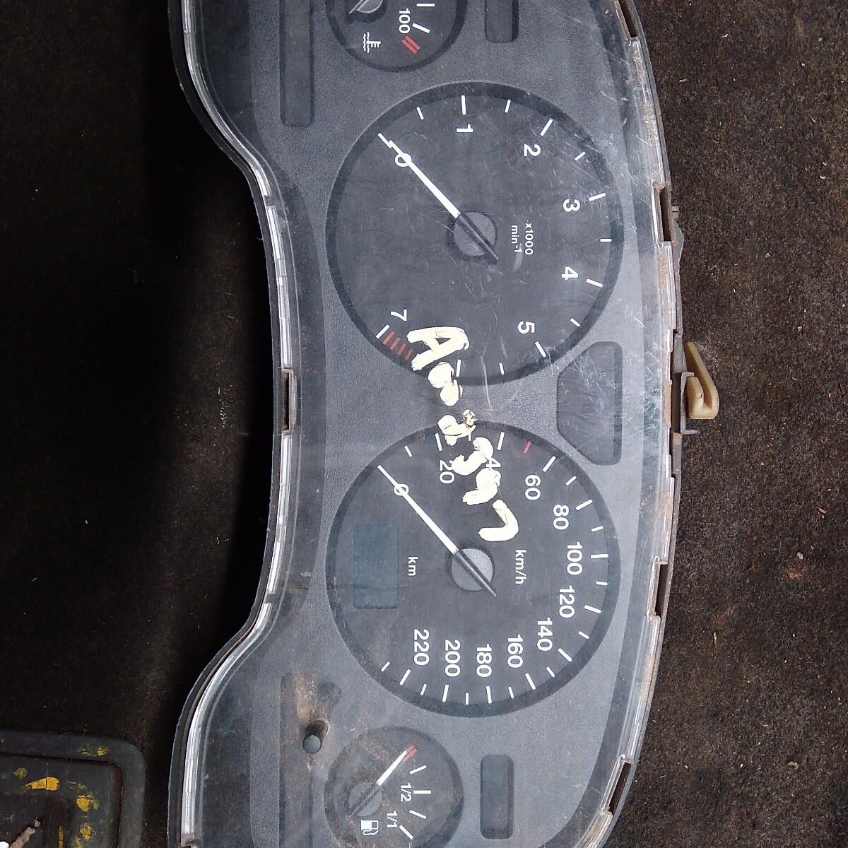 2003 HOLDEN ASTRA INSTRUMENT CLUSTER