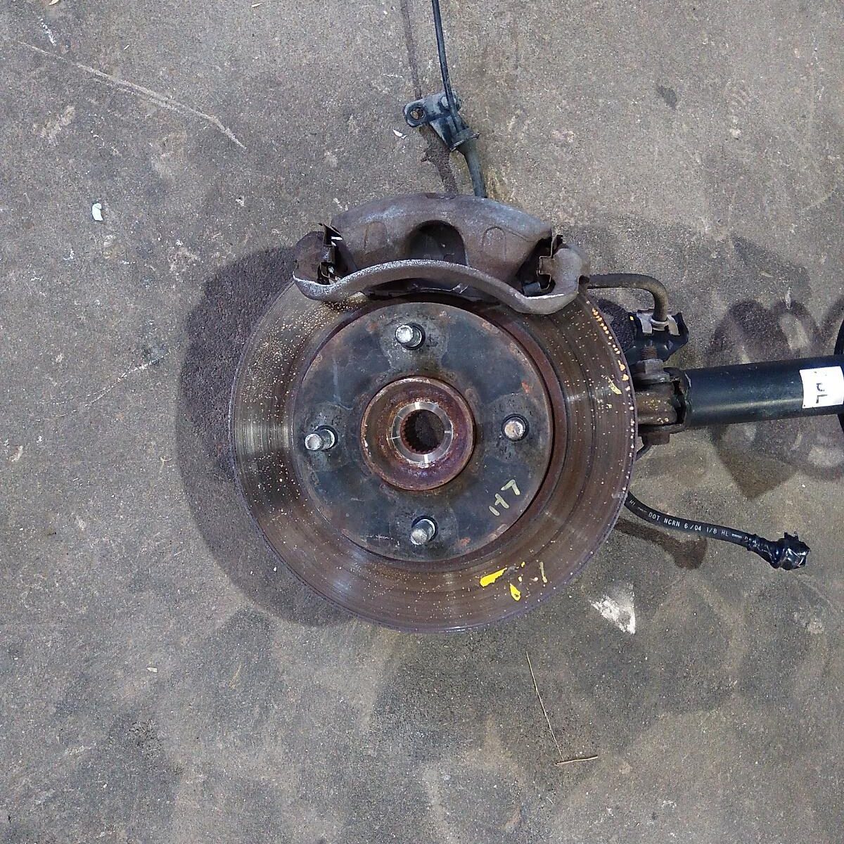 2004 NISSAN PULSAR Left Front Hub Assembly