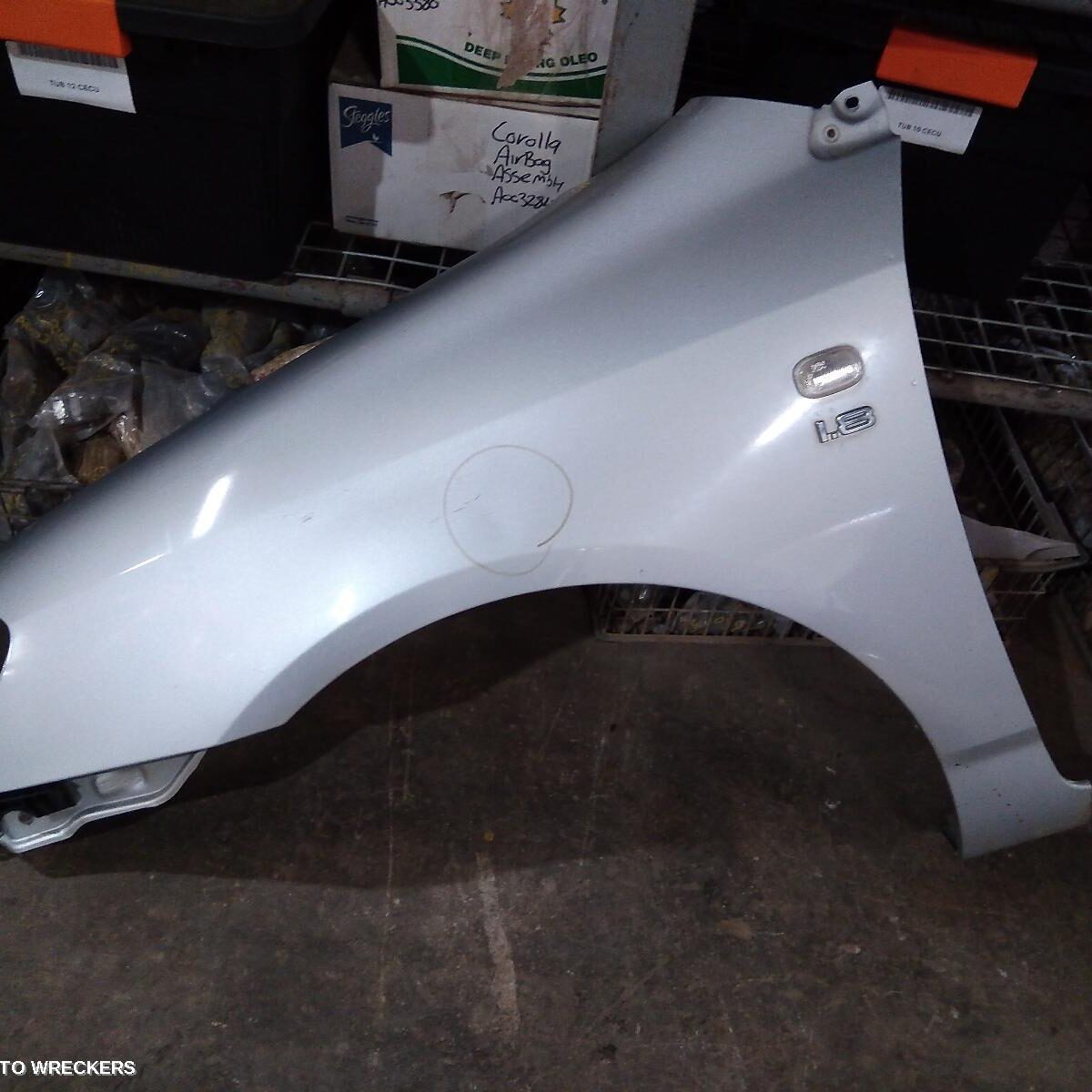 2002 TOYOTA COROLLA Left Guard