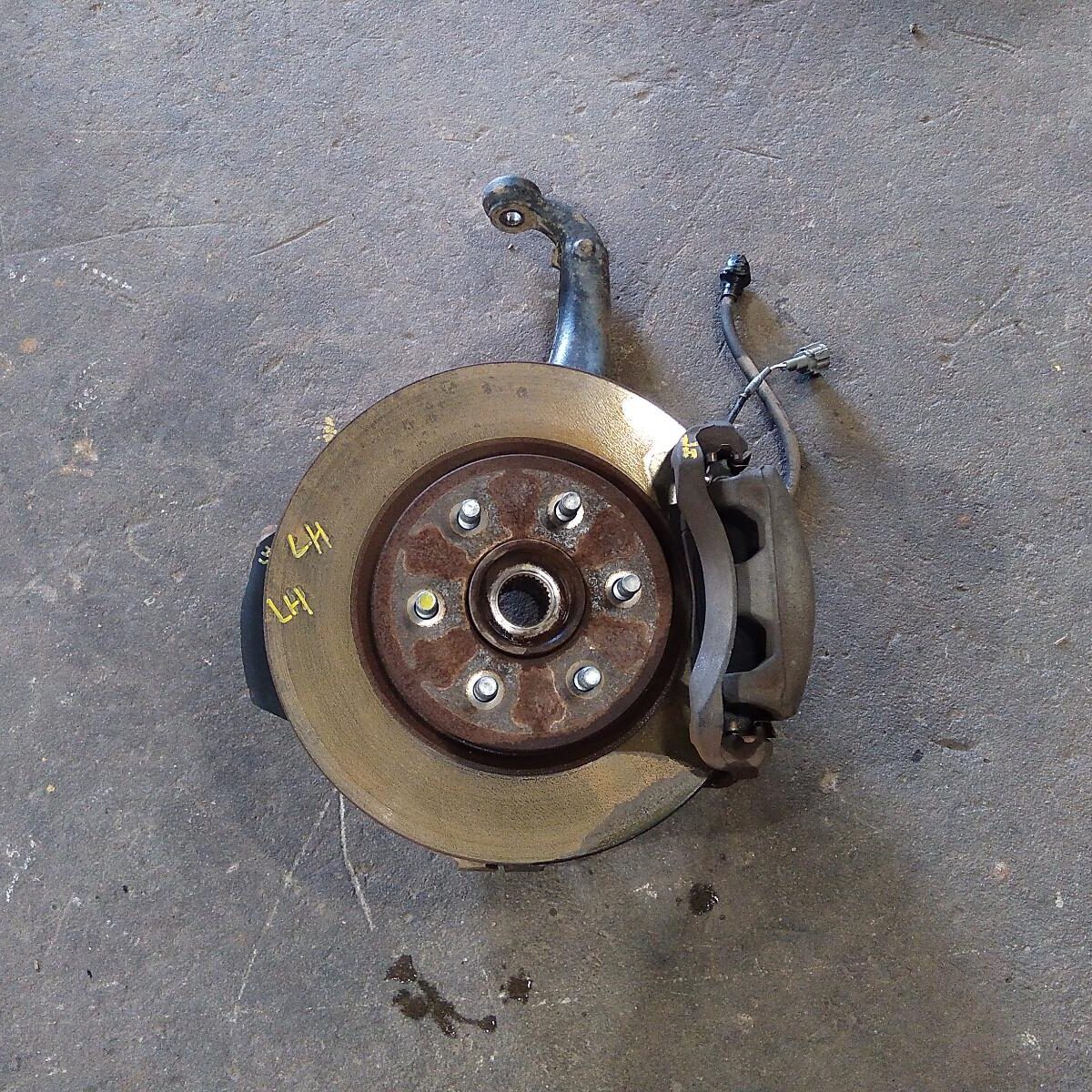2007 NISSAN NAVARA LEFT FRONT HUB ASSEMBLY