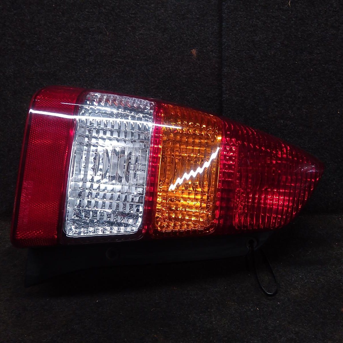 2002 MAZDA TRIBUTE LEFT TAILLIGHT