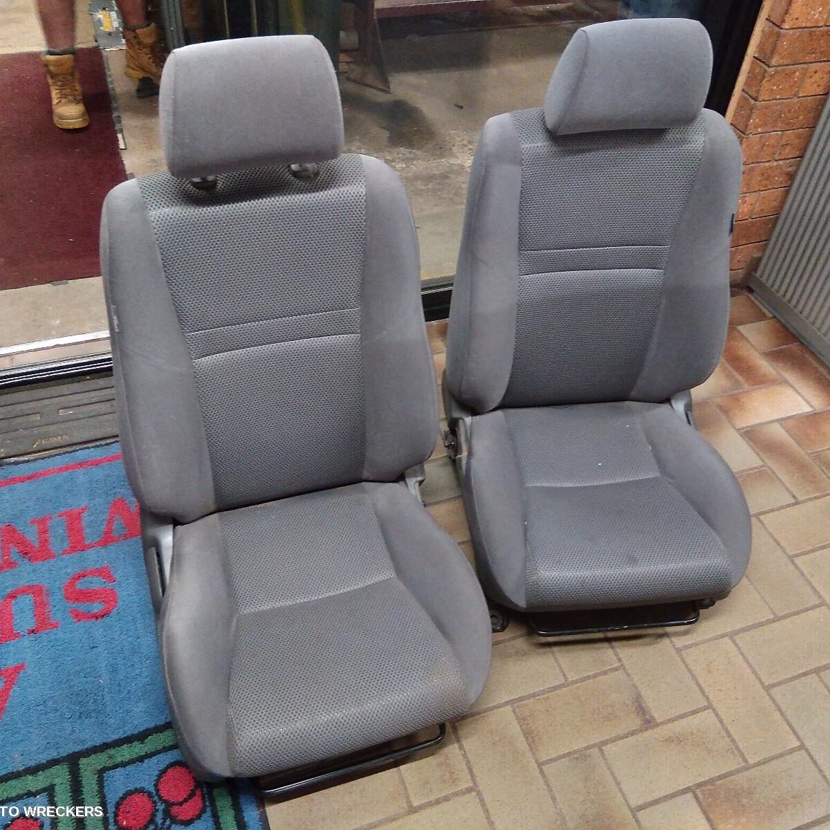 2015 TOYOTA HILUX Front Seat