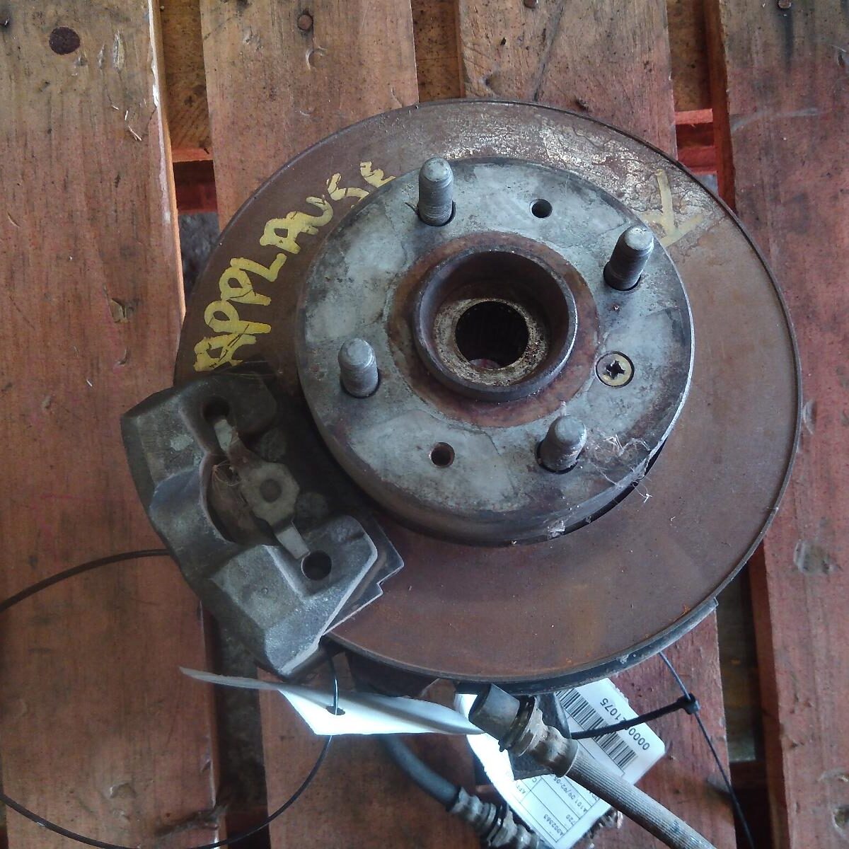 1990 DAIHATSU APPLAUSE RIGHT FRONT HUB ASSEMBLY