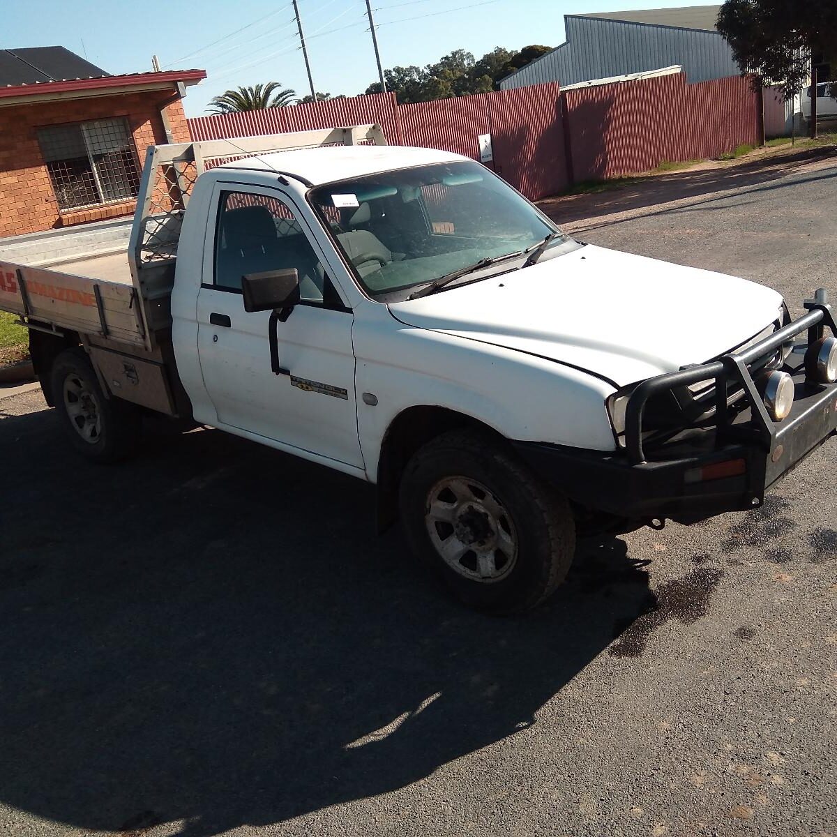 2002 MITSUBISHI TRITON RIGHT FRONT DOOR