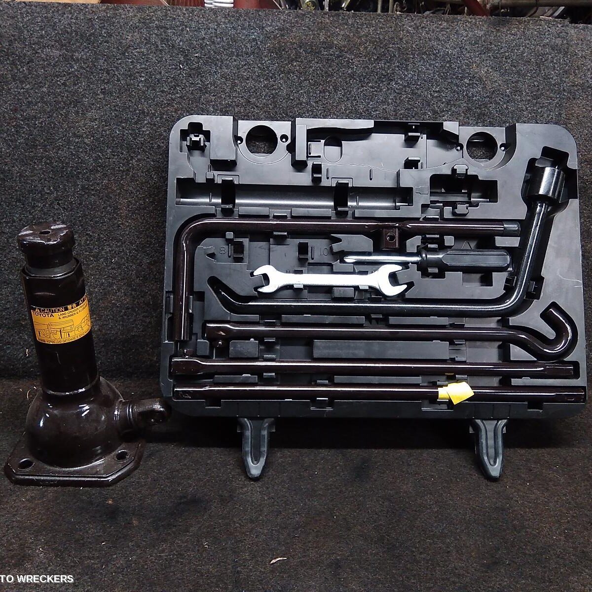 2012 TOYOTA PRADO Jack/Tool Kit