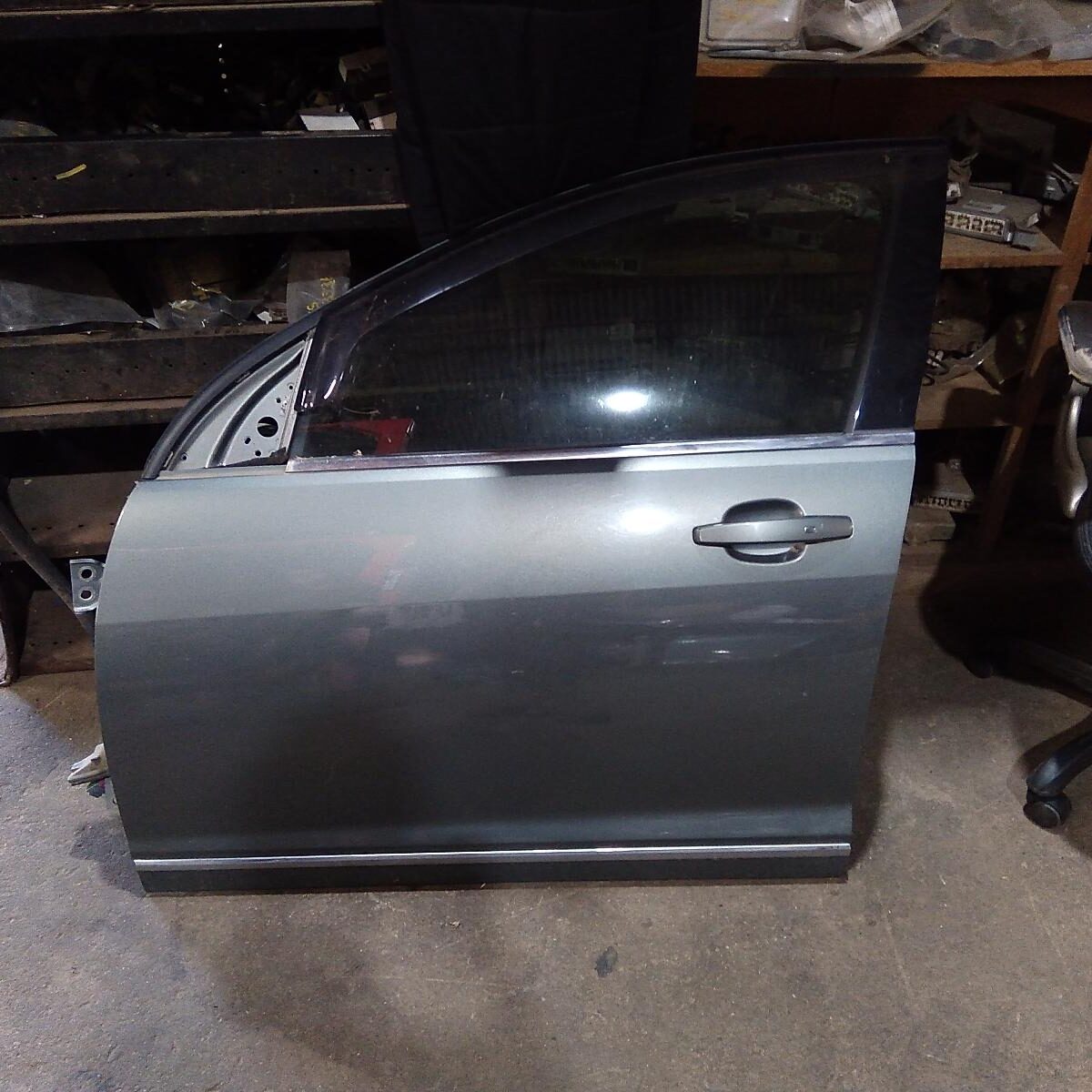 2014 HOLDEN COMMODORE LEFT FRONT DOOR