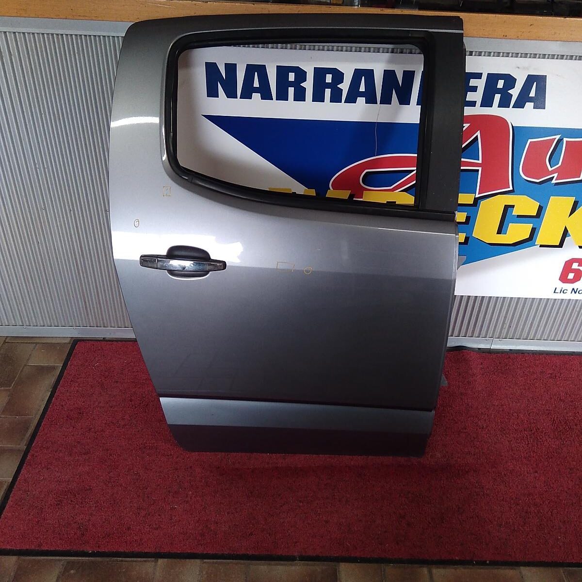 2015 HOLDEN COLORADO RIGHT REAR DOOR SLIDING