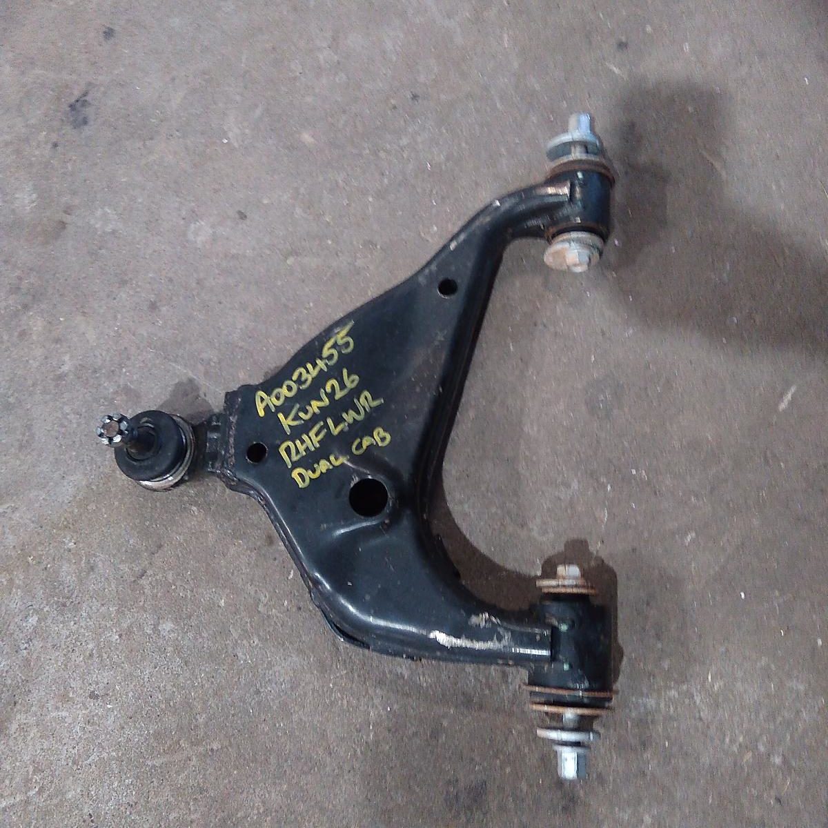 2011 TOYOTA HILUX RIGHT FRONT LOWER CONTROL ARM