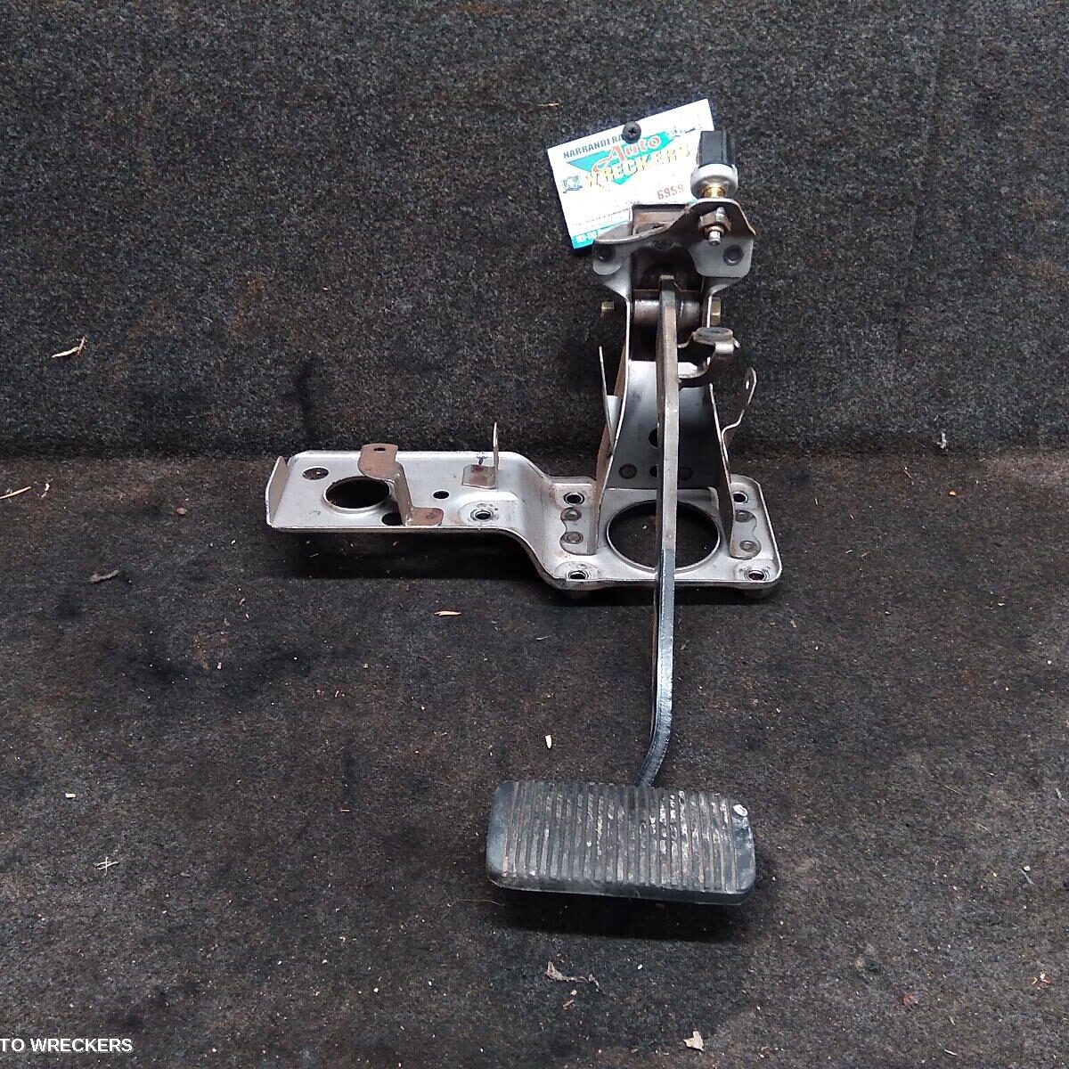 1996 TOYOTA HILUX Pedal Assembly