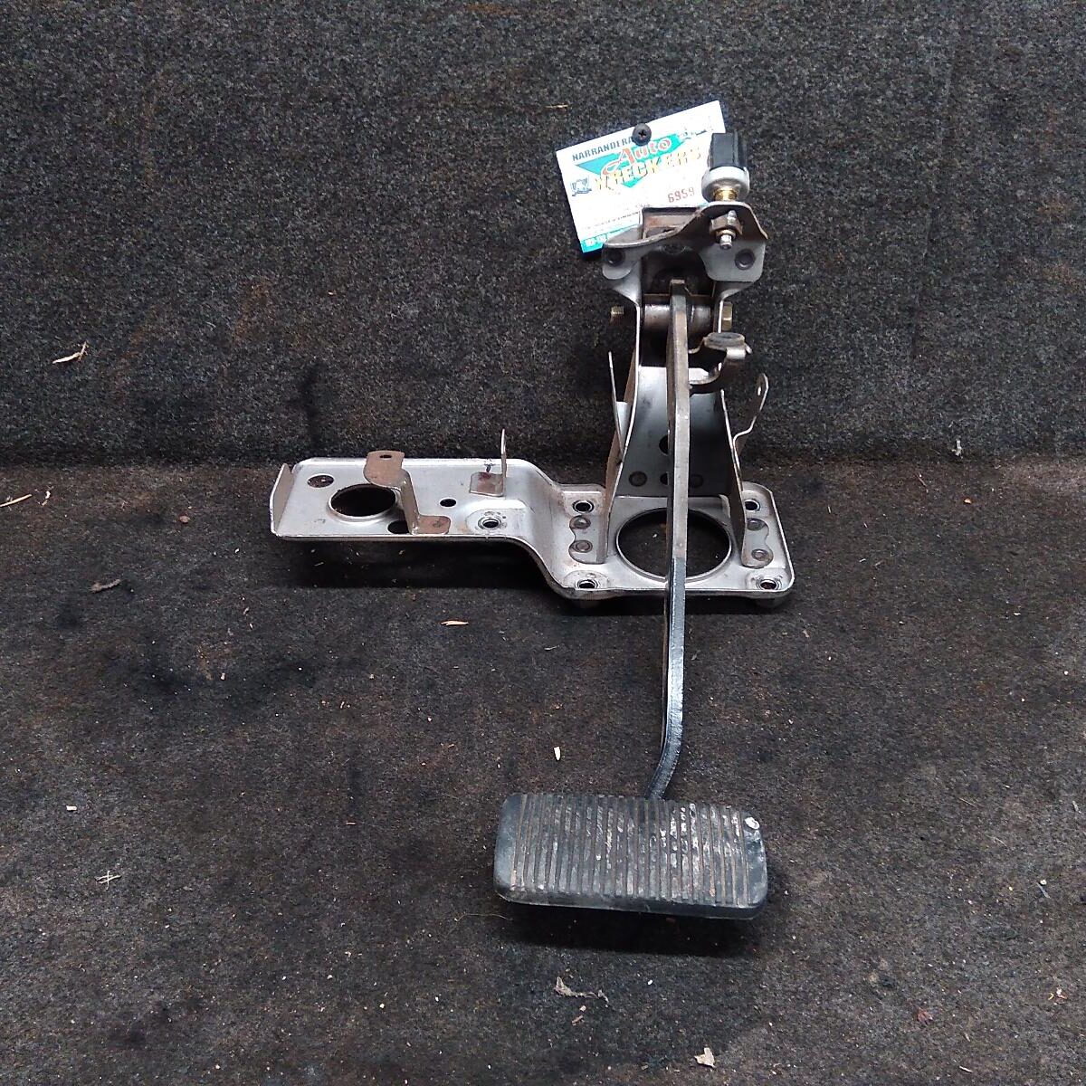 1996 TOYOTA HILUX PEDAL ASSEMBLY
