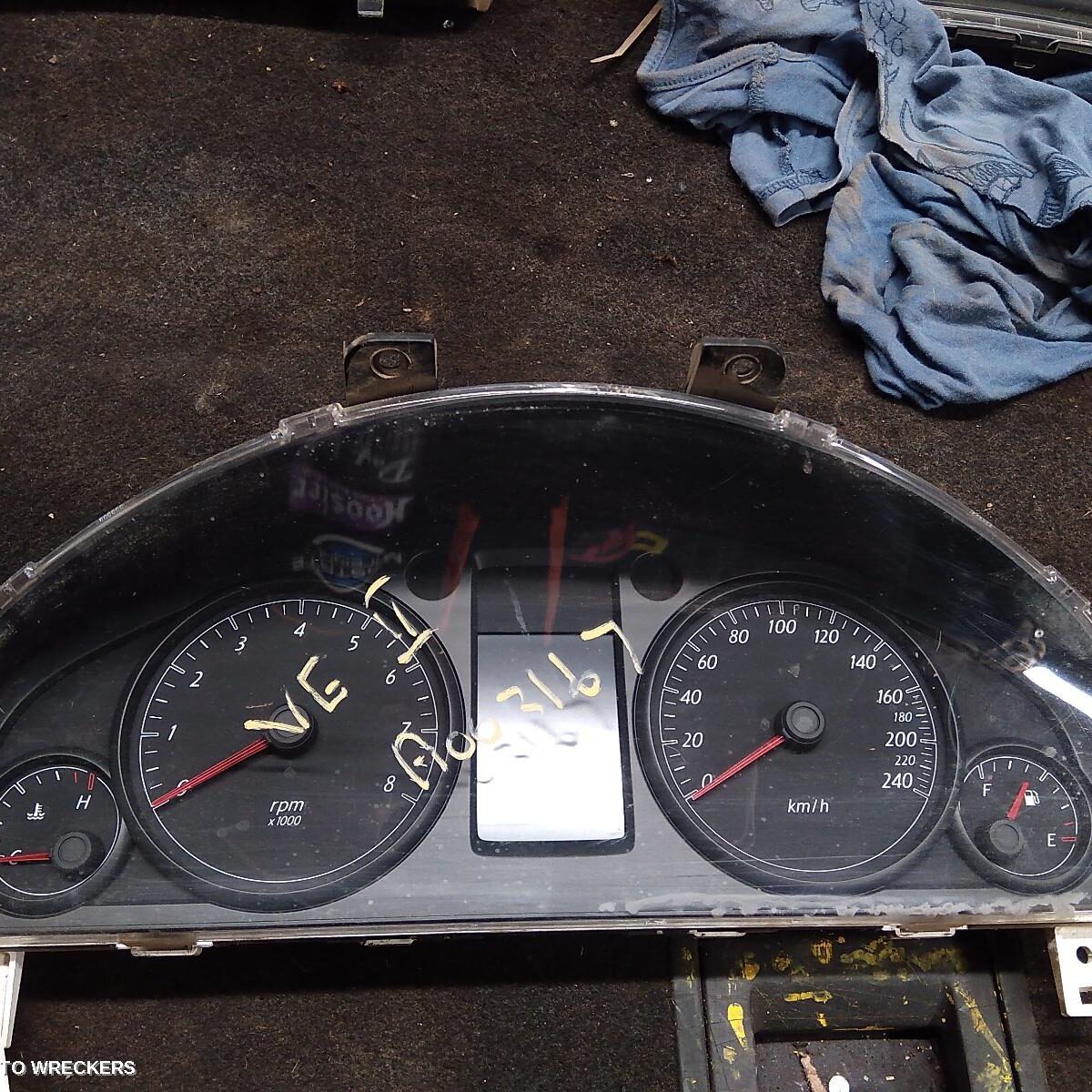 2010 HOLDEN COMMODORE Instrument Cluster