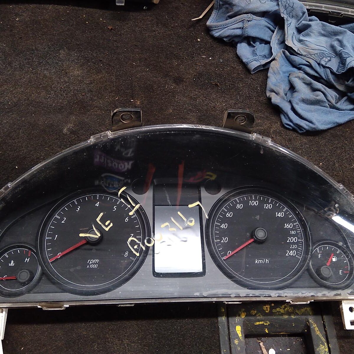 2010 HOLDEN COMMODORE INSTRUMENT CLUSTER