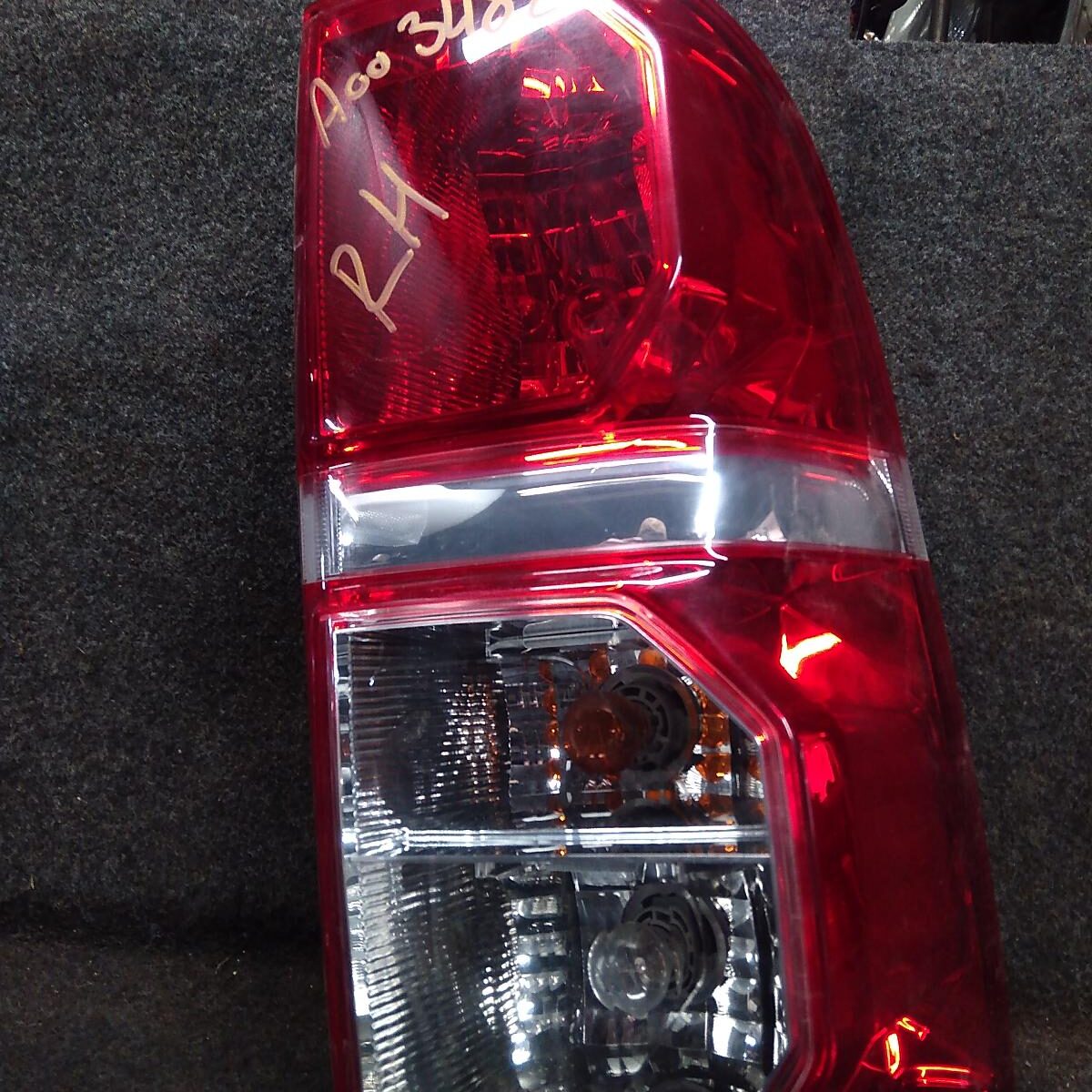 2012 TOYOTA HILUX RIGHT TAILLIGHT