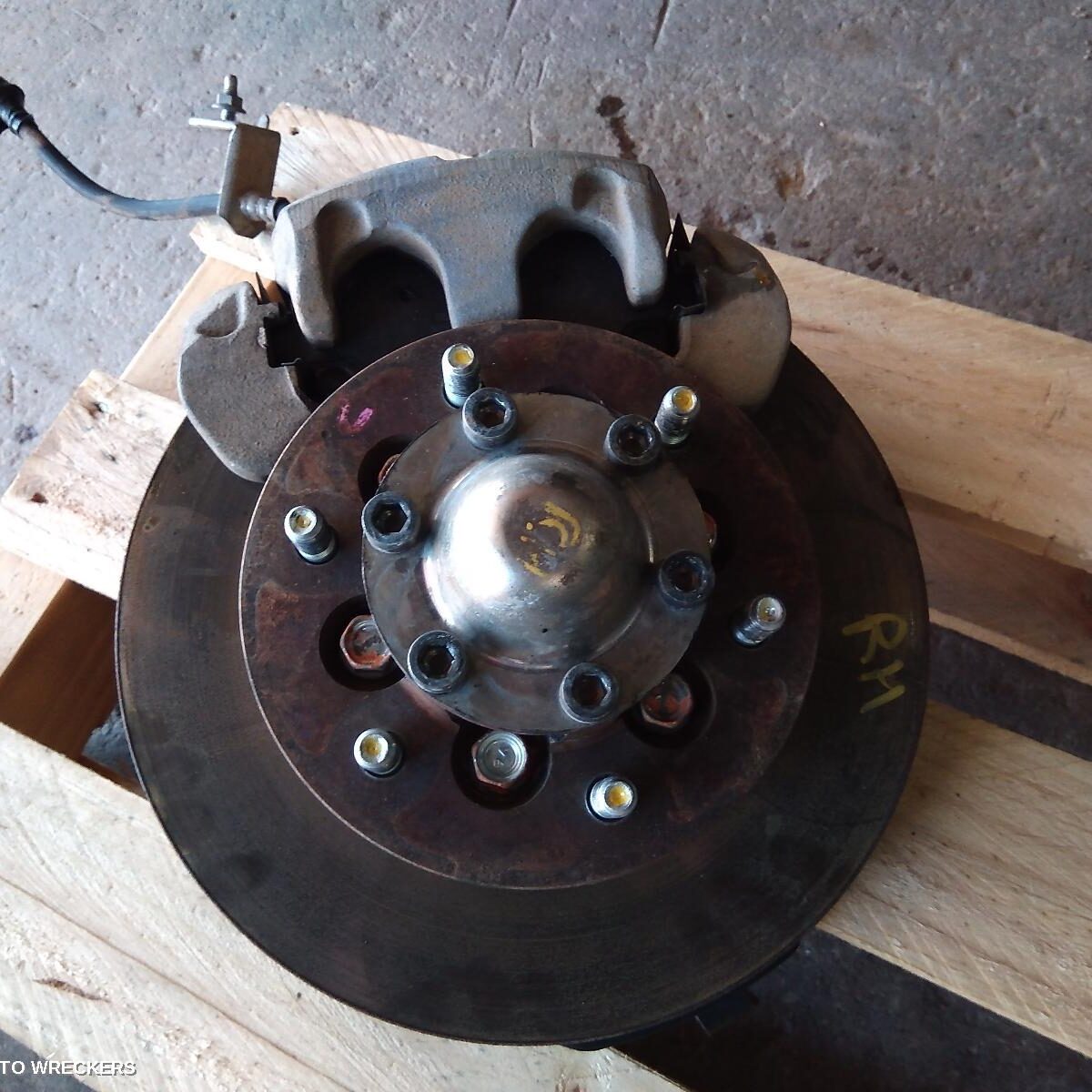 2011 HOLDEN COLORADO Right Front Hub Assembly
