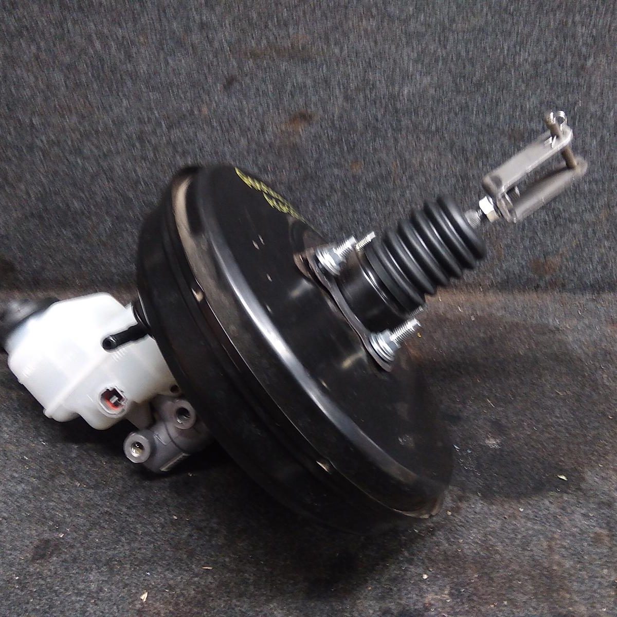 2010 TOYOTA RAV4 BRAKE BOOSTER