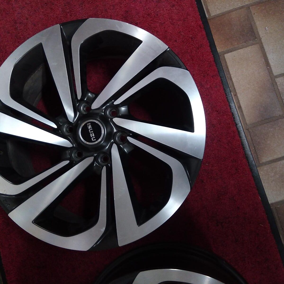 2023 ISUZU MU-X WHEEL MAG