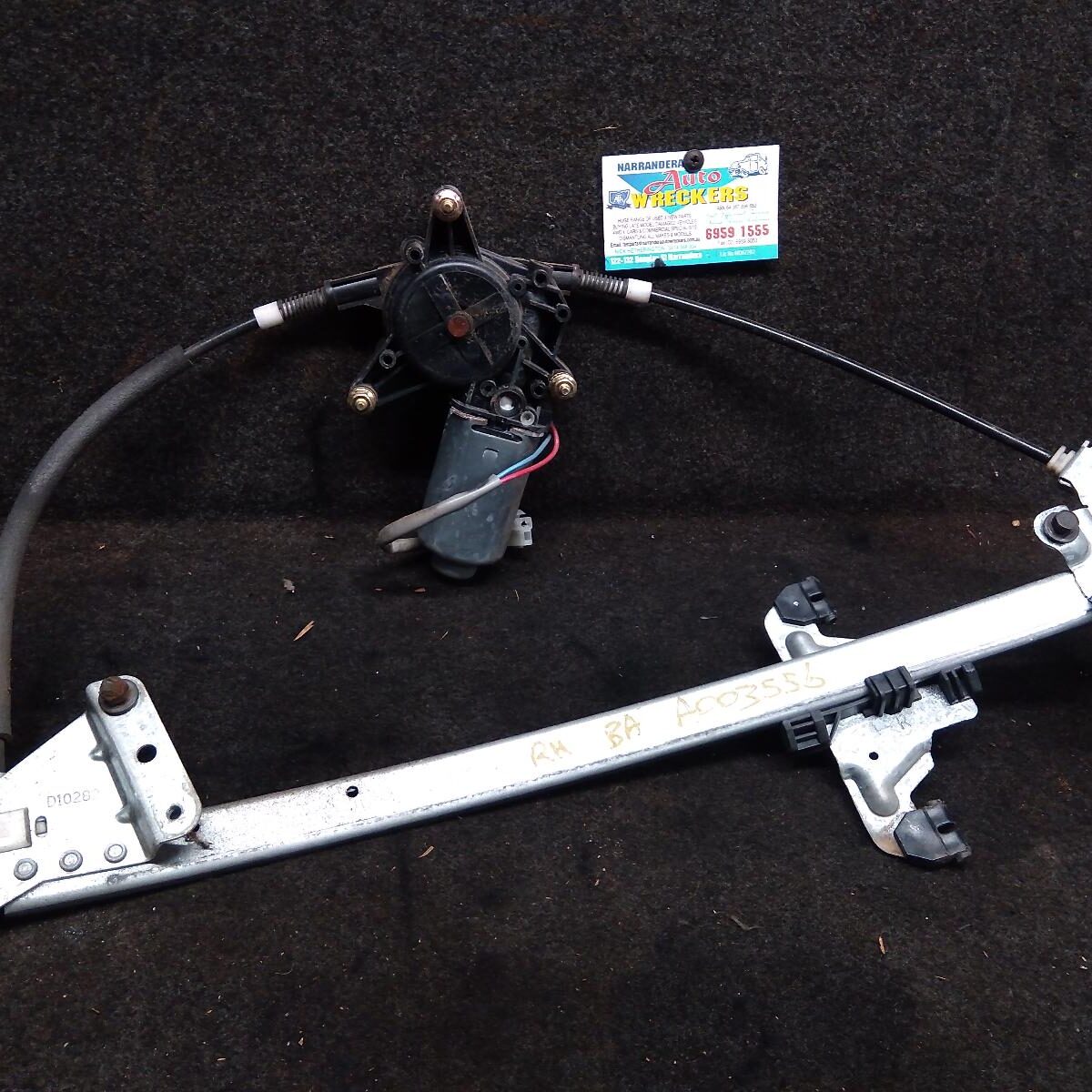 2002 FORD FALCON RIGHT FRONT WINDOW REG/MOTOR