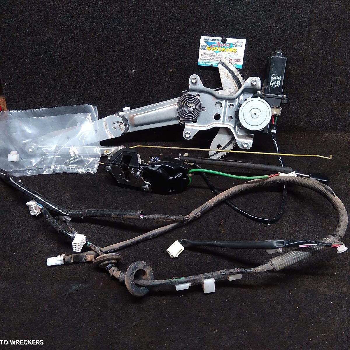 2018 TOYOTA LANDCRUISER Left Front Window Reg/Motor