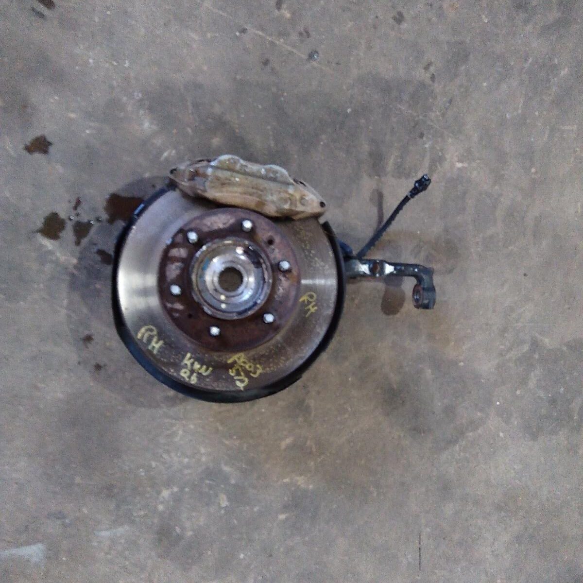2009 TOYOTA HILUX Right Front Hub Assembly