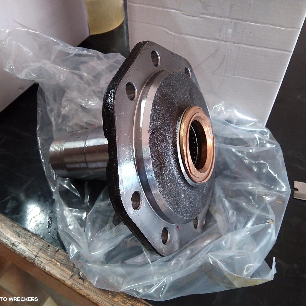 2002 TOYOTA LANDCRUISER Stub Axl/Bearing Car