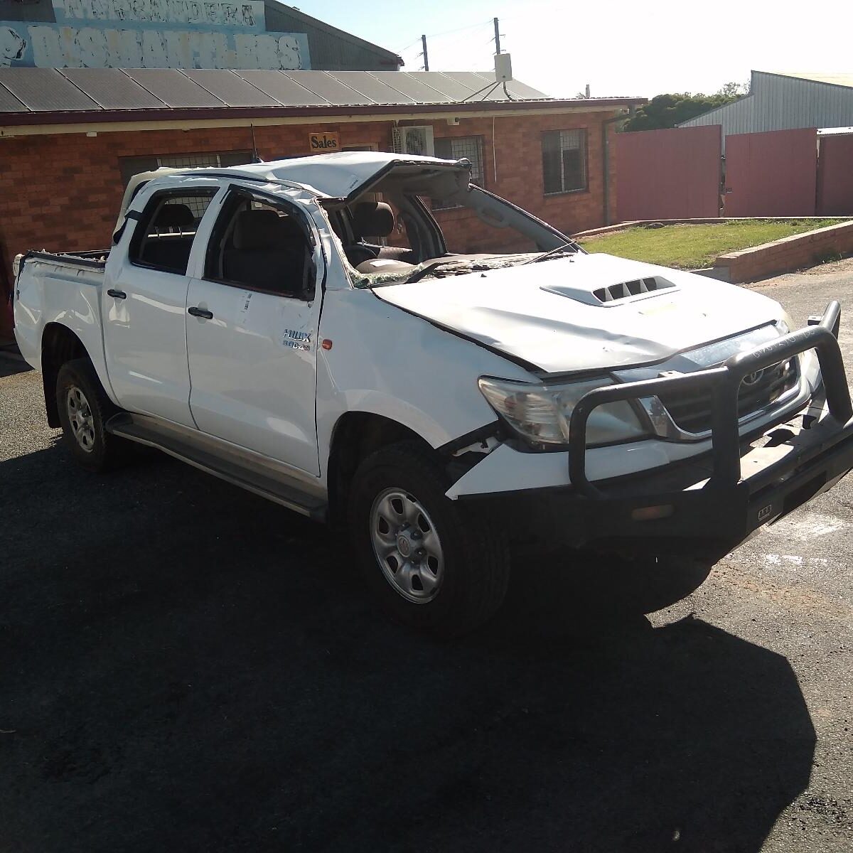 2012 TOYOTA HILUX TOWBAR