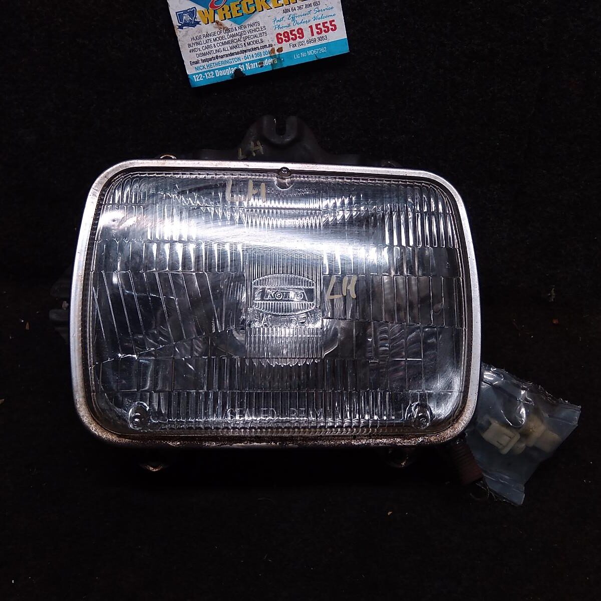 1996 TOYOTA HILUX LEFT HEADLAMP
