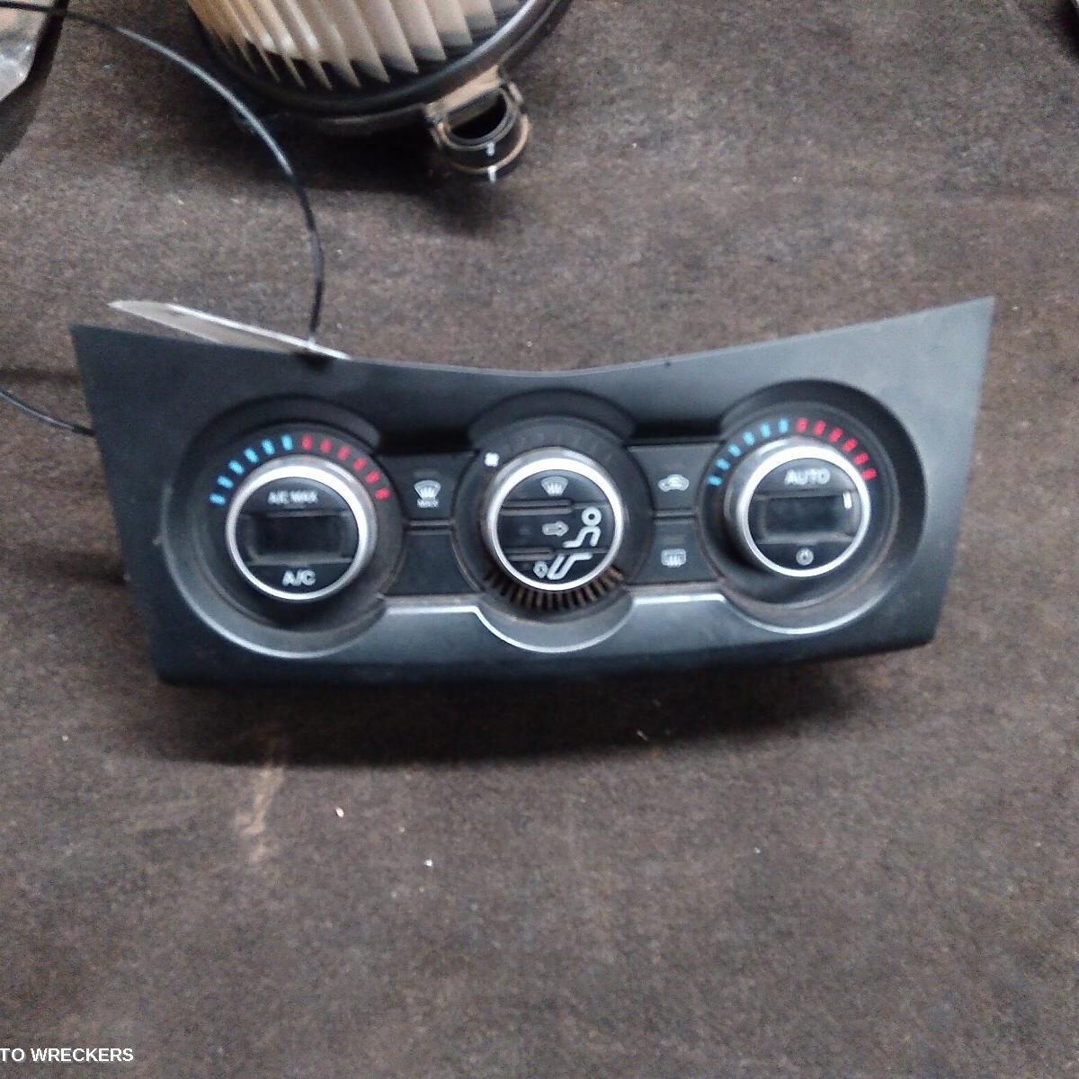 2016 MAZDA BT50 Heater/Ac Controls