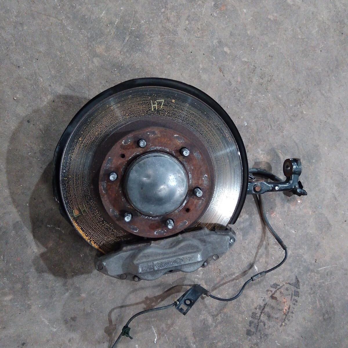 2014 TOYOTA HILUX LEFT FRONT HUB ASSEMBLY