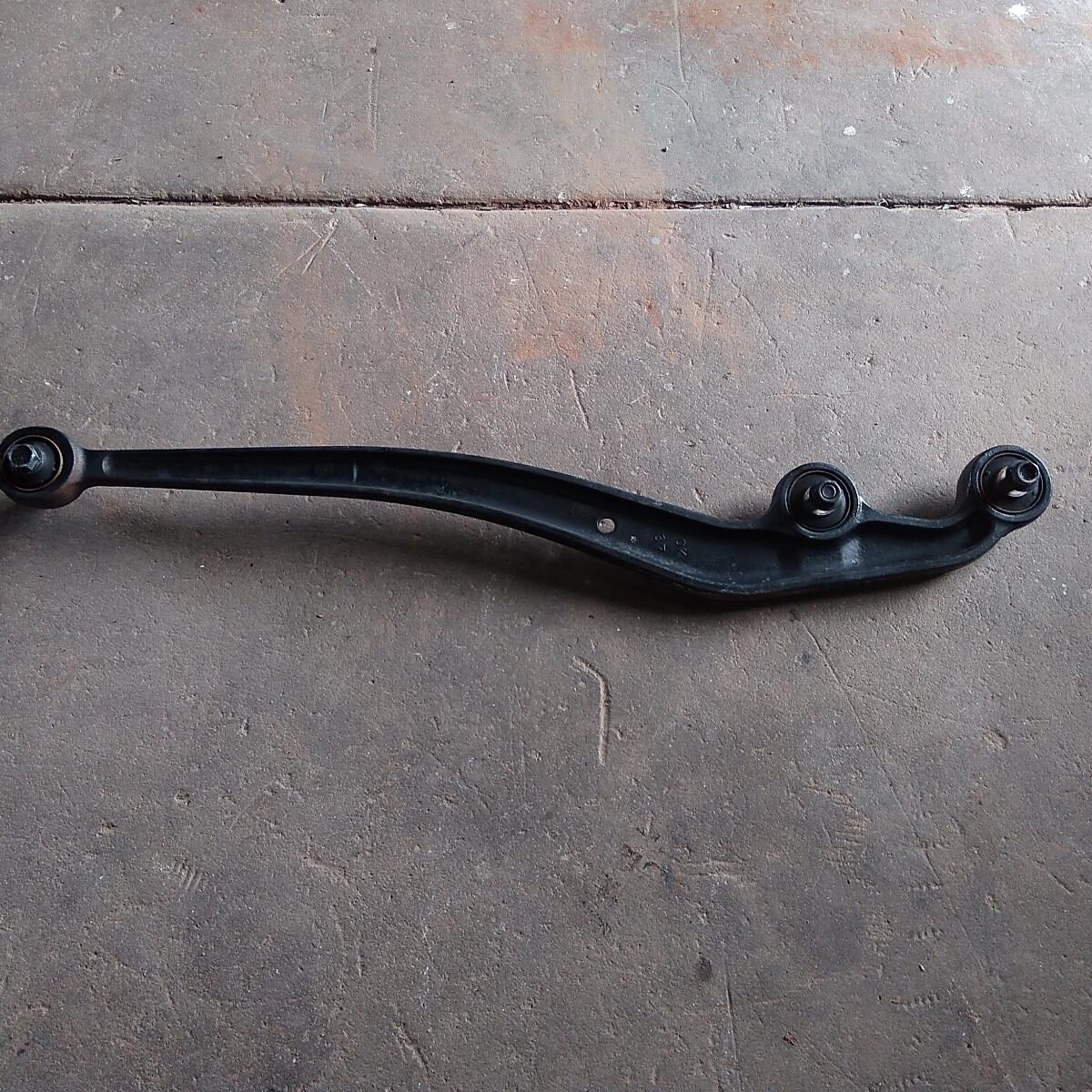 2012 TOYOTA LANDCRUISER RIGHT FRONT LOWER CONTROL ARM